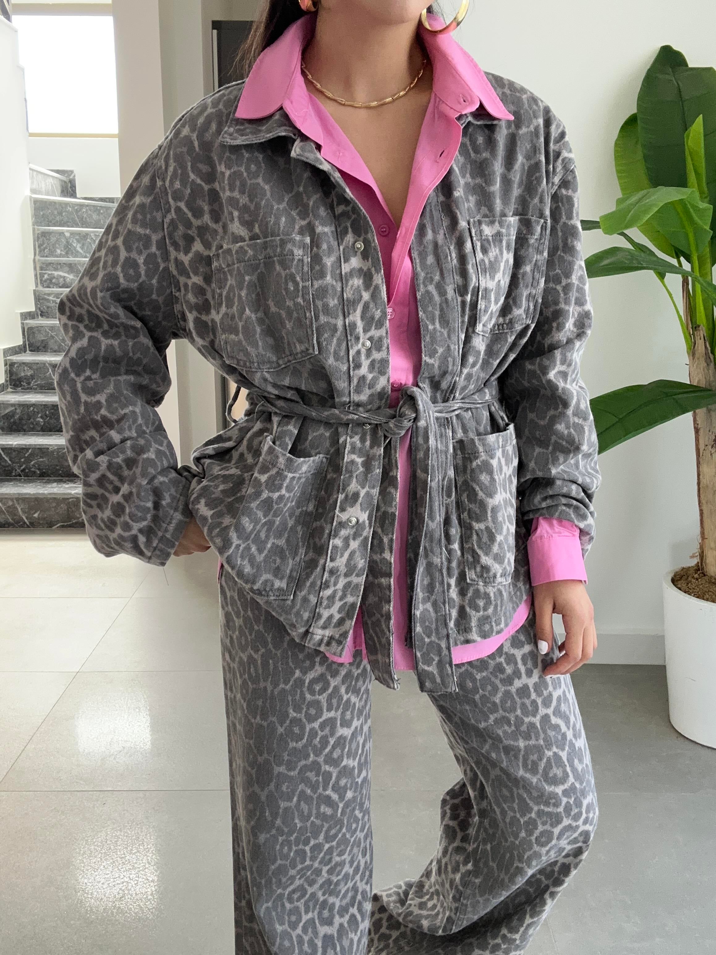 Gri Leopar Desen Gabardin Kuşaklı Ceket