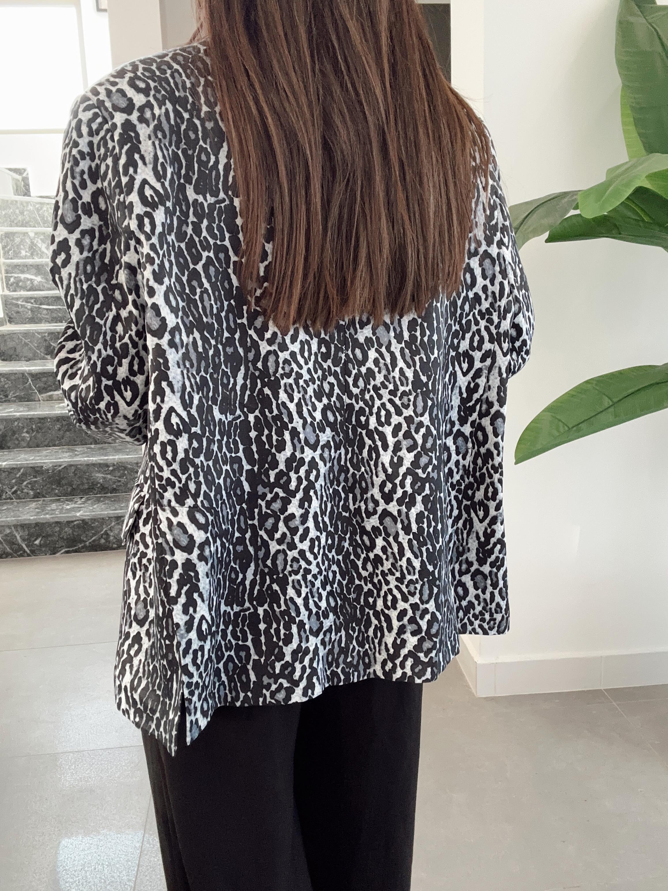 Gri Leopar Desenli Saten Blazer