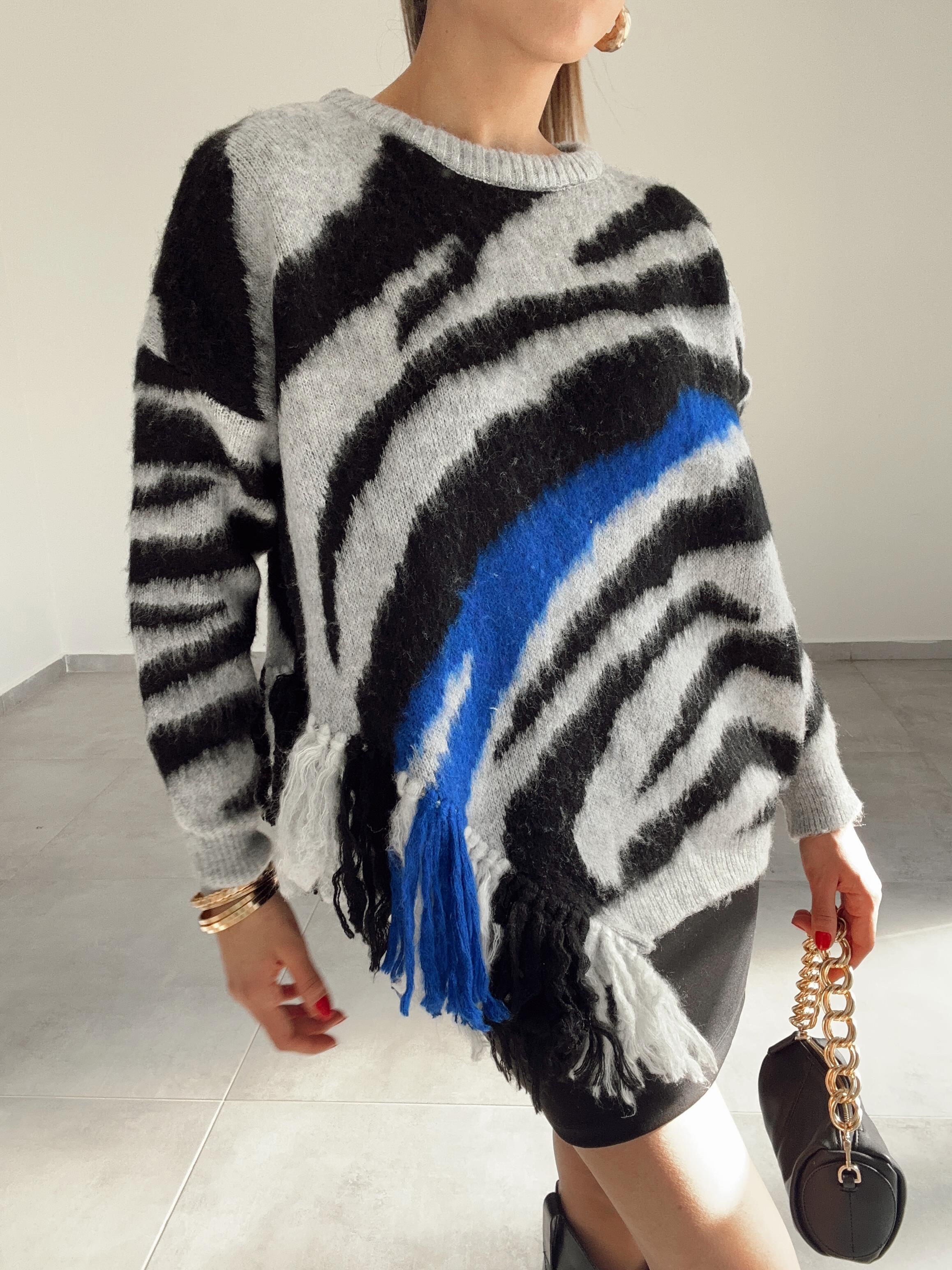 Gri Püsküllü Triko Kazak