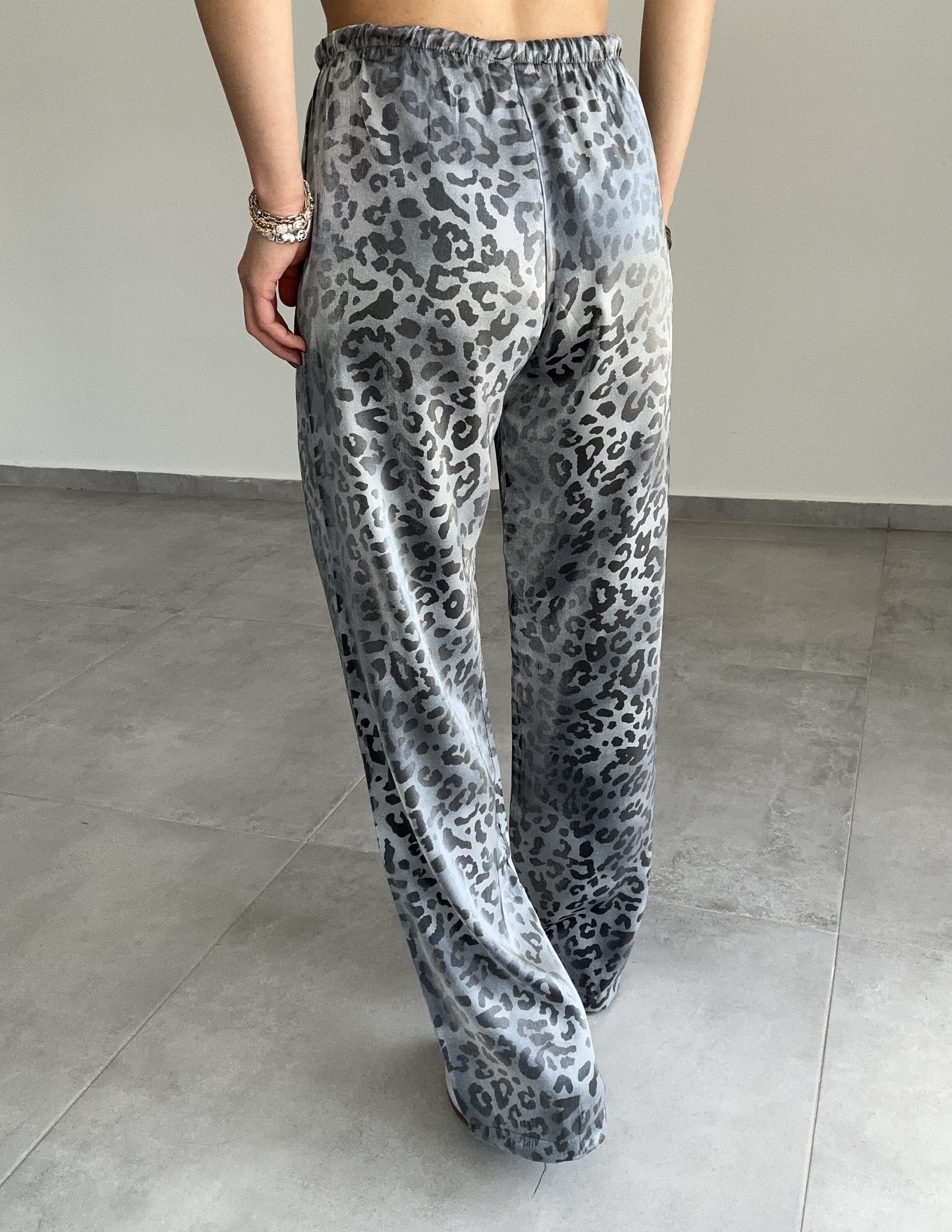 Gri Saten Leoapar Desenli Pantolon
