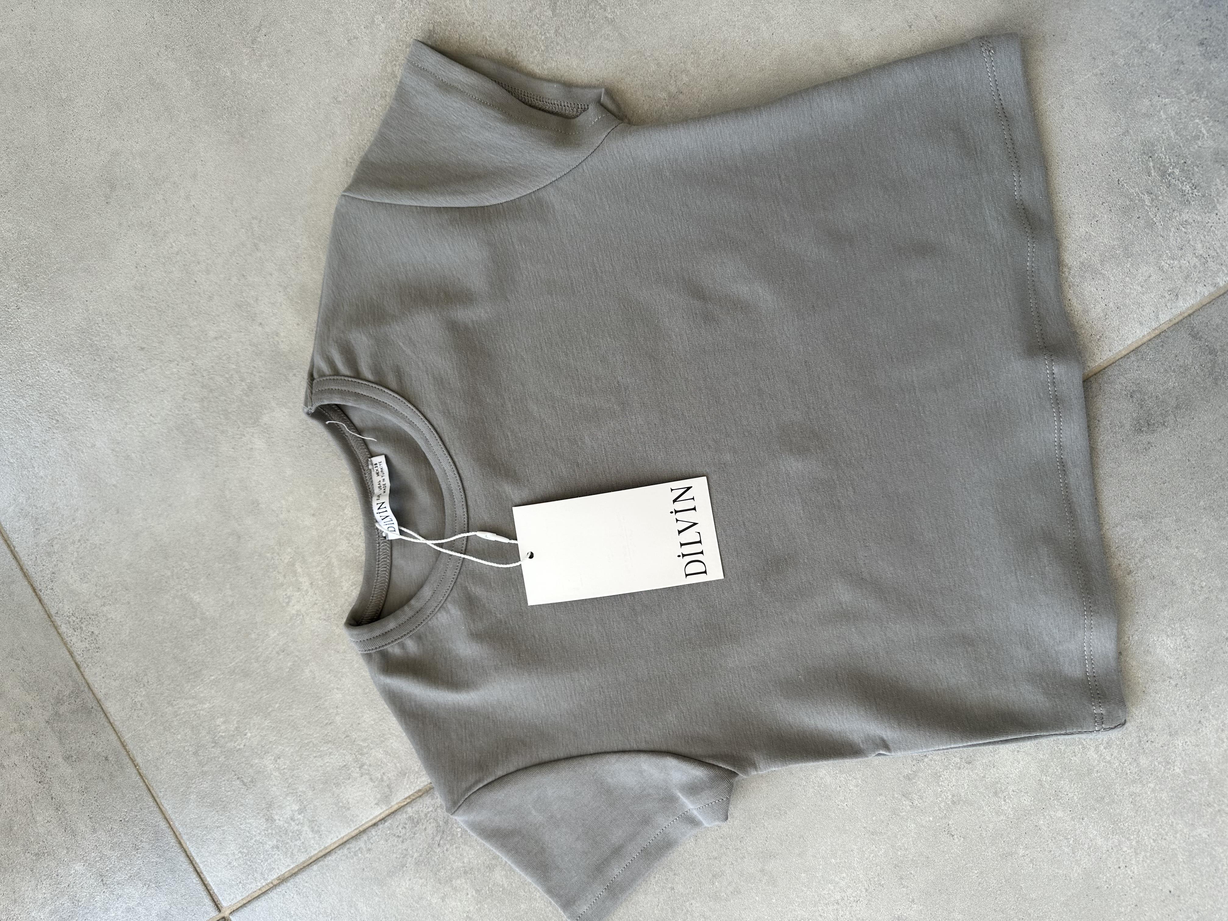 Gri Vücuda Oturan Crop Top