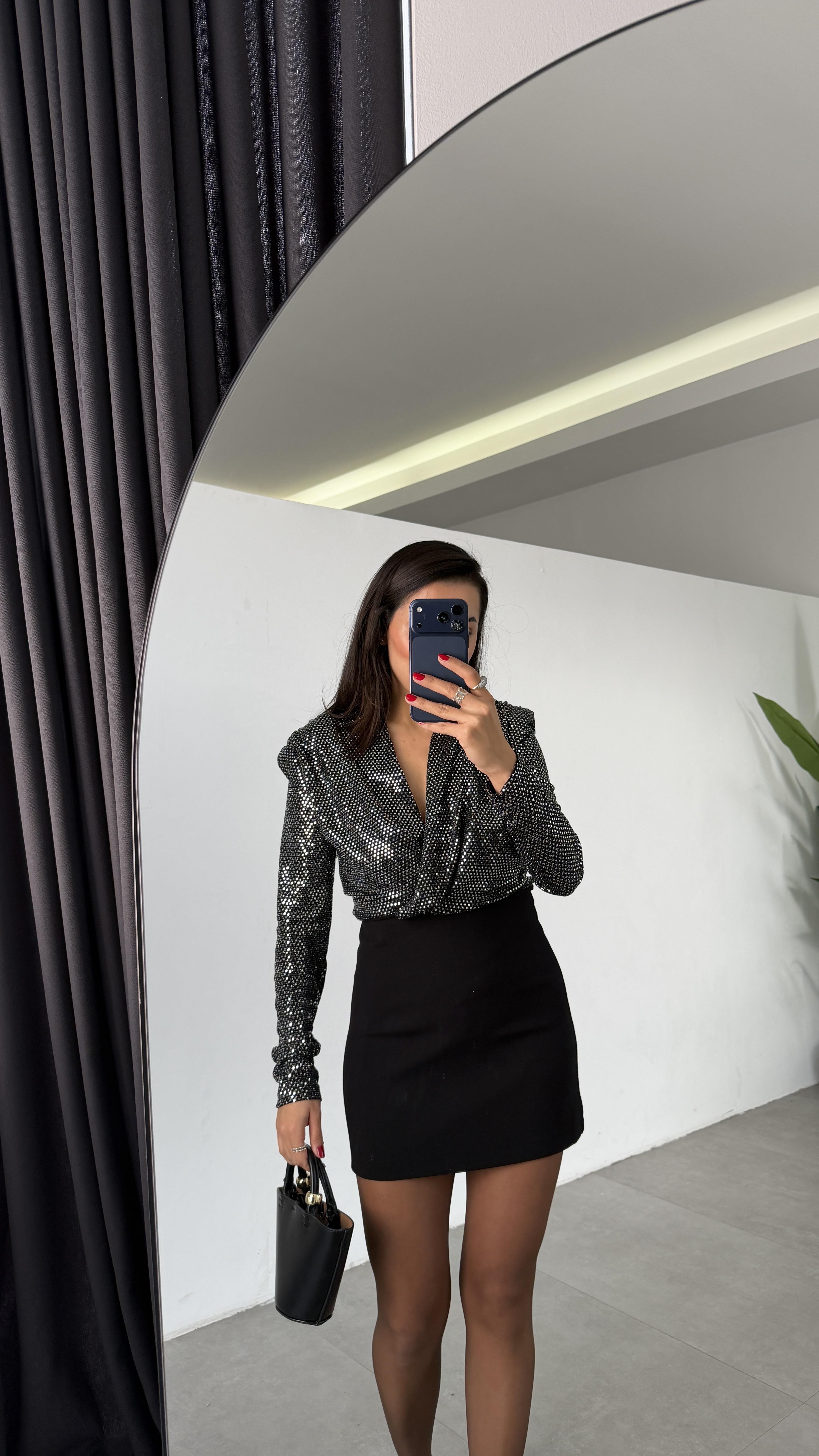 Gümüş Pullu Kruvaze Çıtçıtlı Body