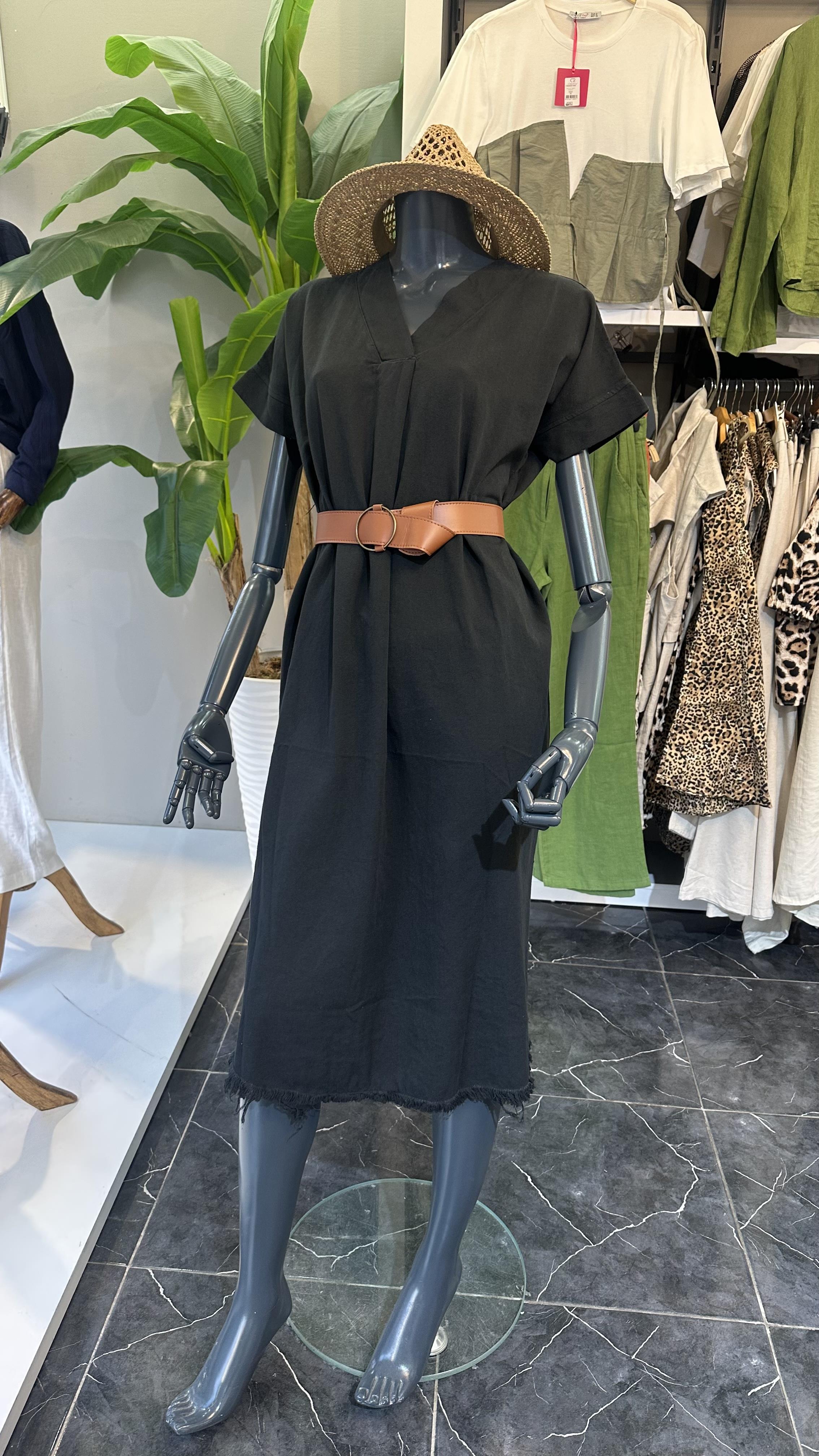 Henda Siyah Kemer Detaylı V Yaka Elbise