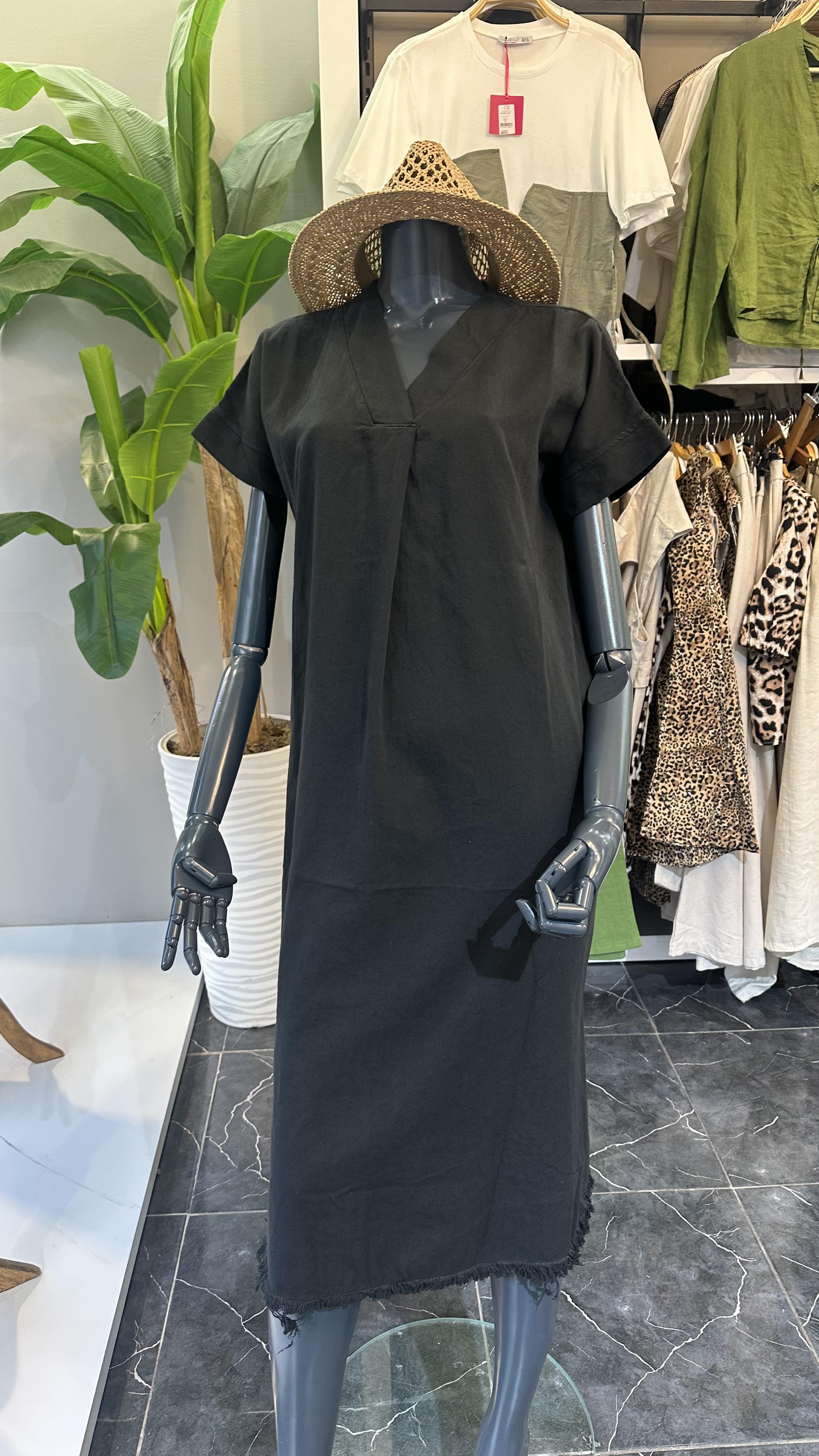 Henda Siyah Kemer Detaylı V Yaka Elbise