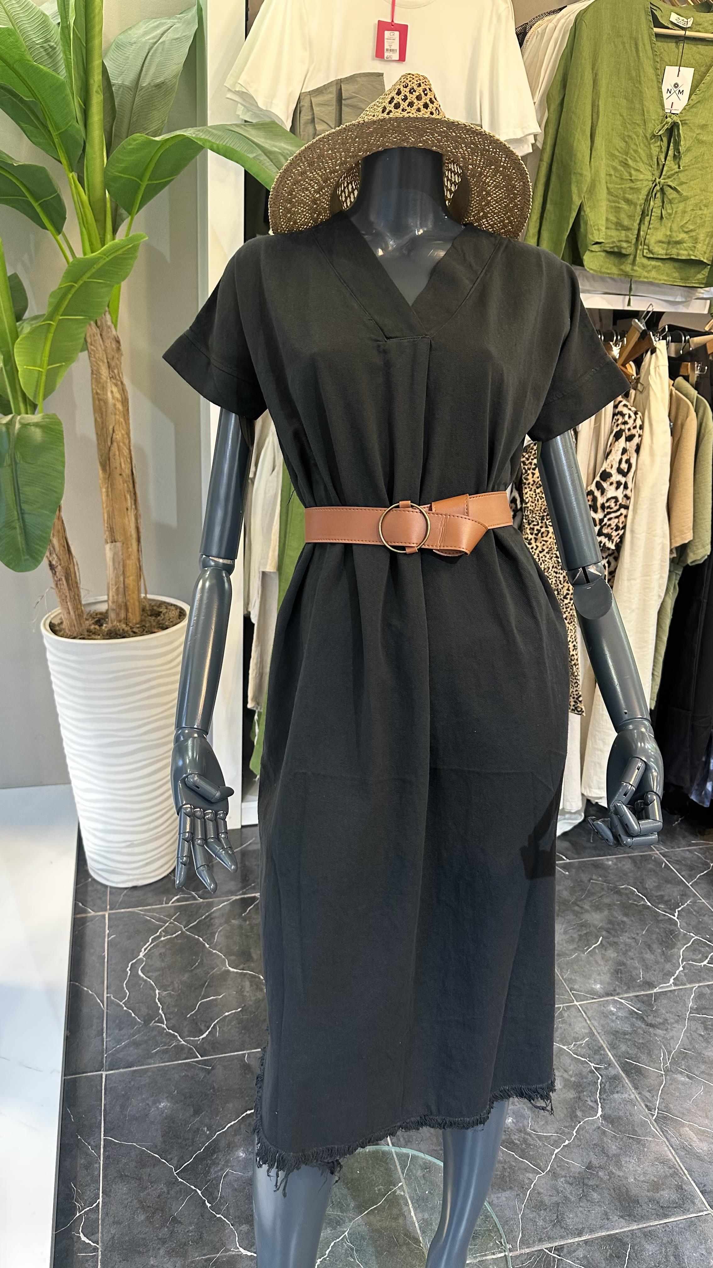 Henda Siyah Kemer Detaylı V Yaka Elbise