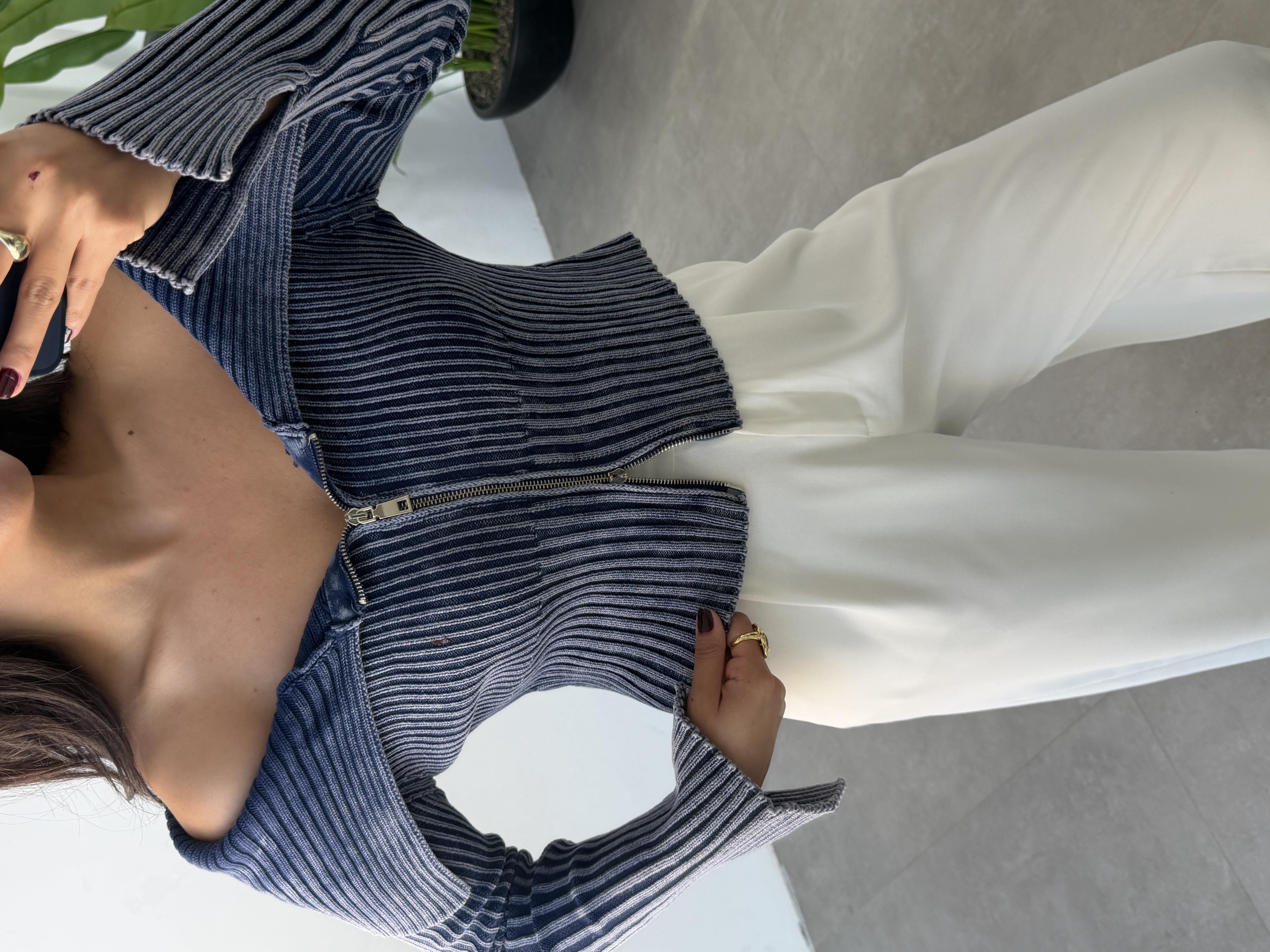 İndigo Soluk Efektli Kol Yırtmaç Detaylı Fermuarlı Bluz