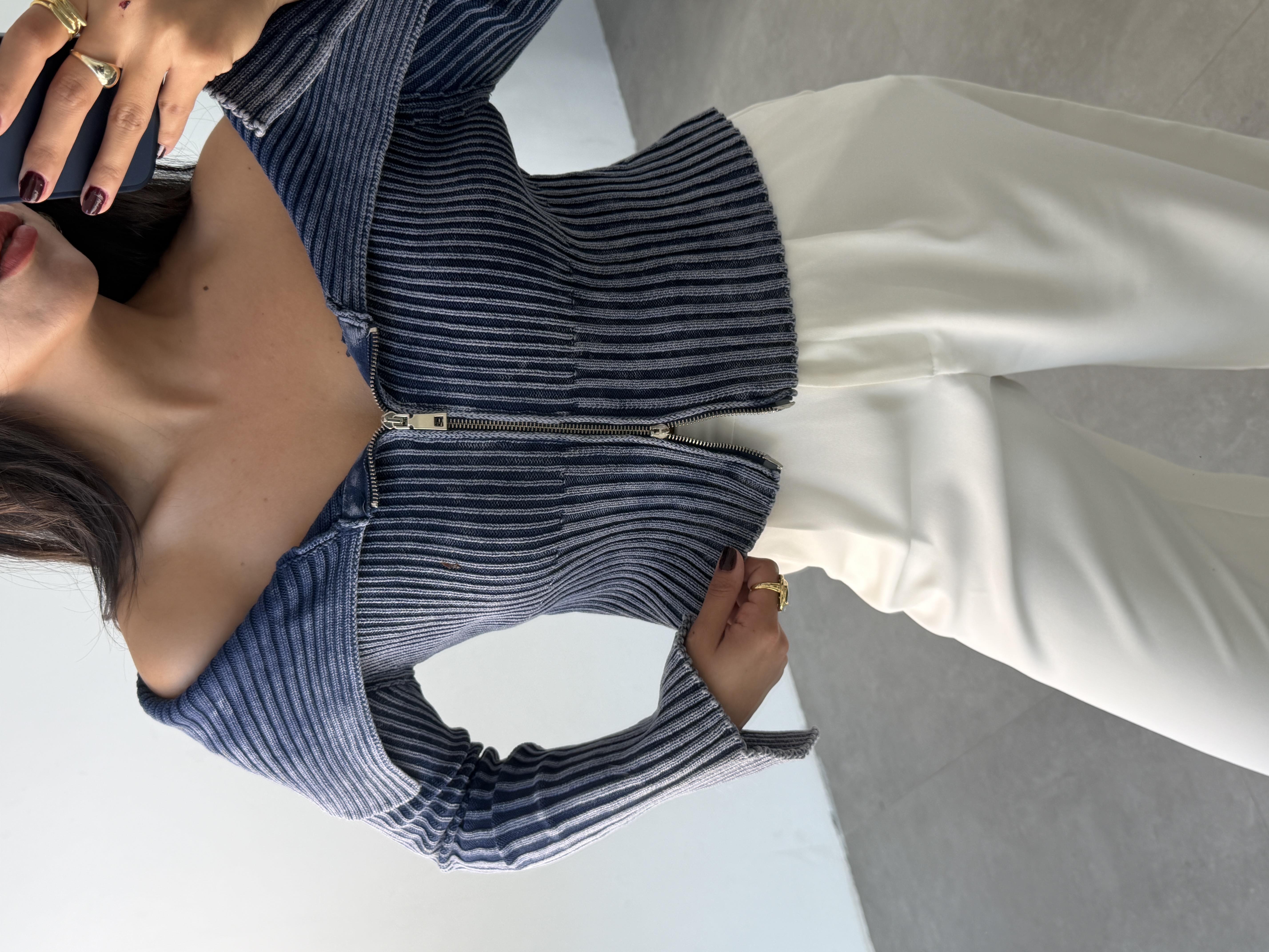 İndigo Soluk Efektli Kol Yırtmaç Detaylı Fermuarlı Bluz