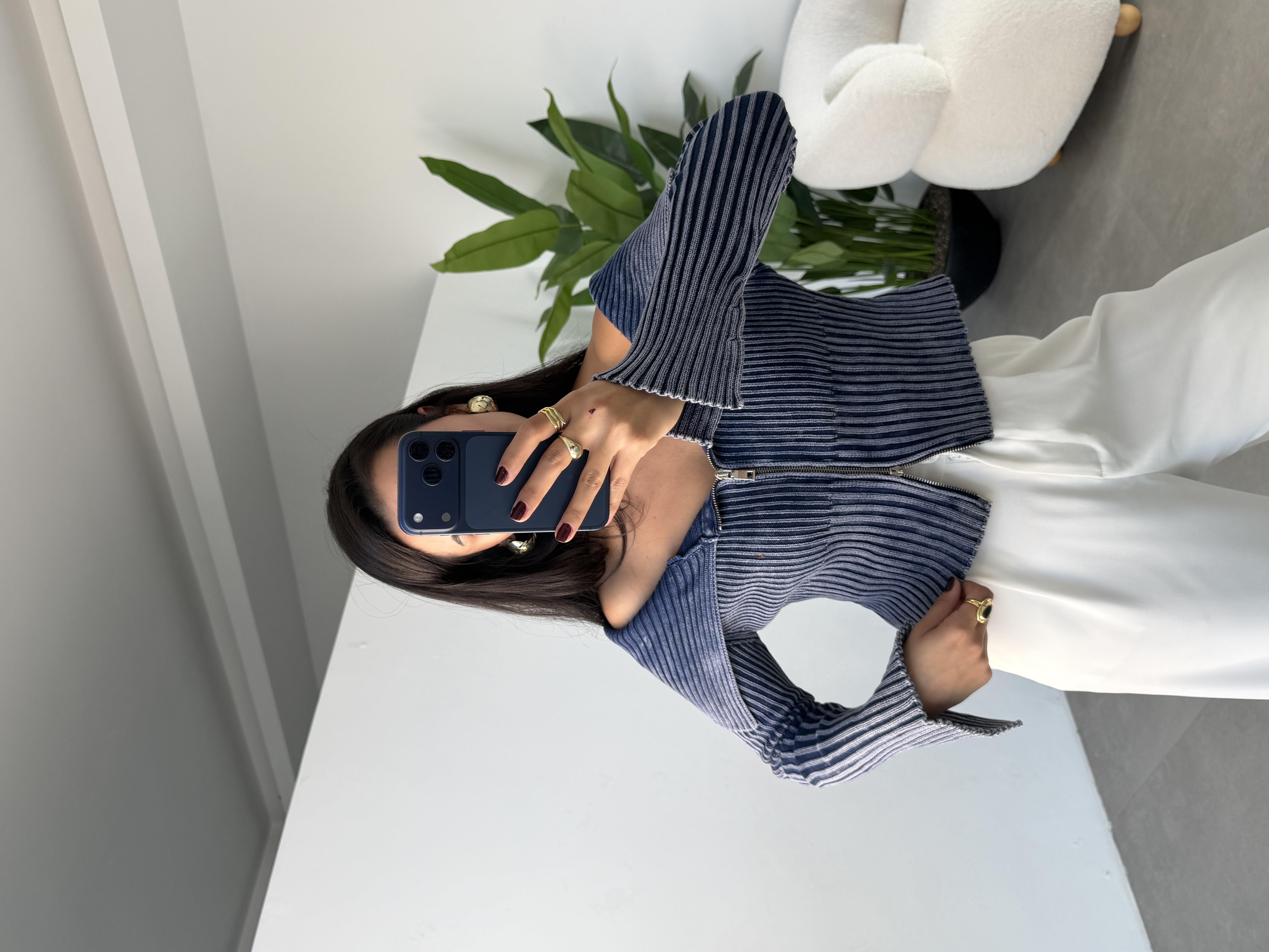 İndigo Soluk Efektli Kol Yırtmaç Detaylı Fermuarlı Bluz