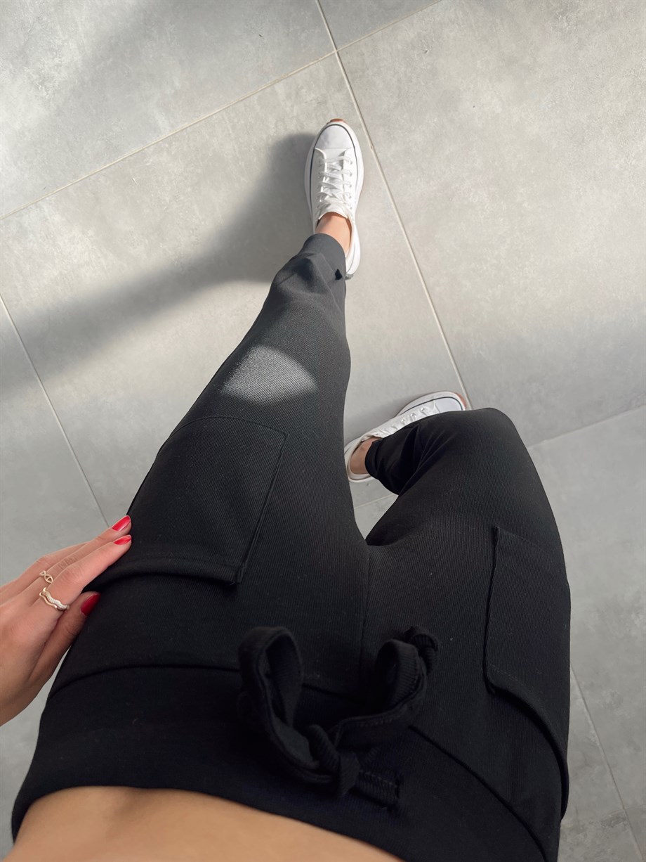 İp Bağlamalı Siyah Cep Detay Salaş Triko Eşofman