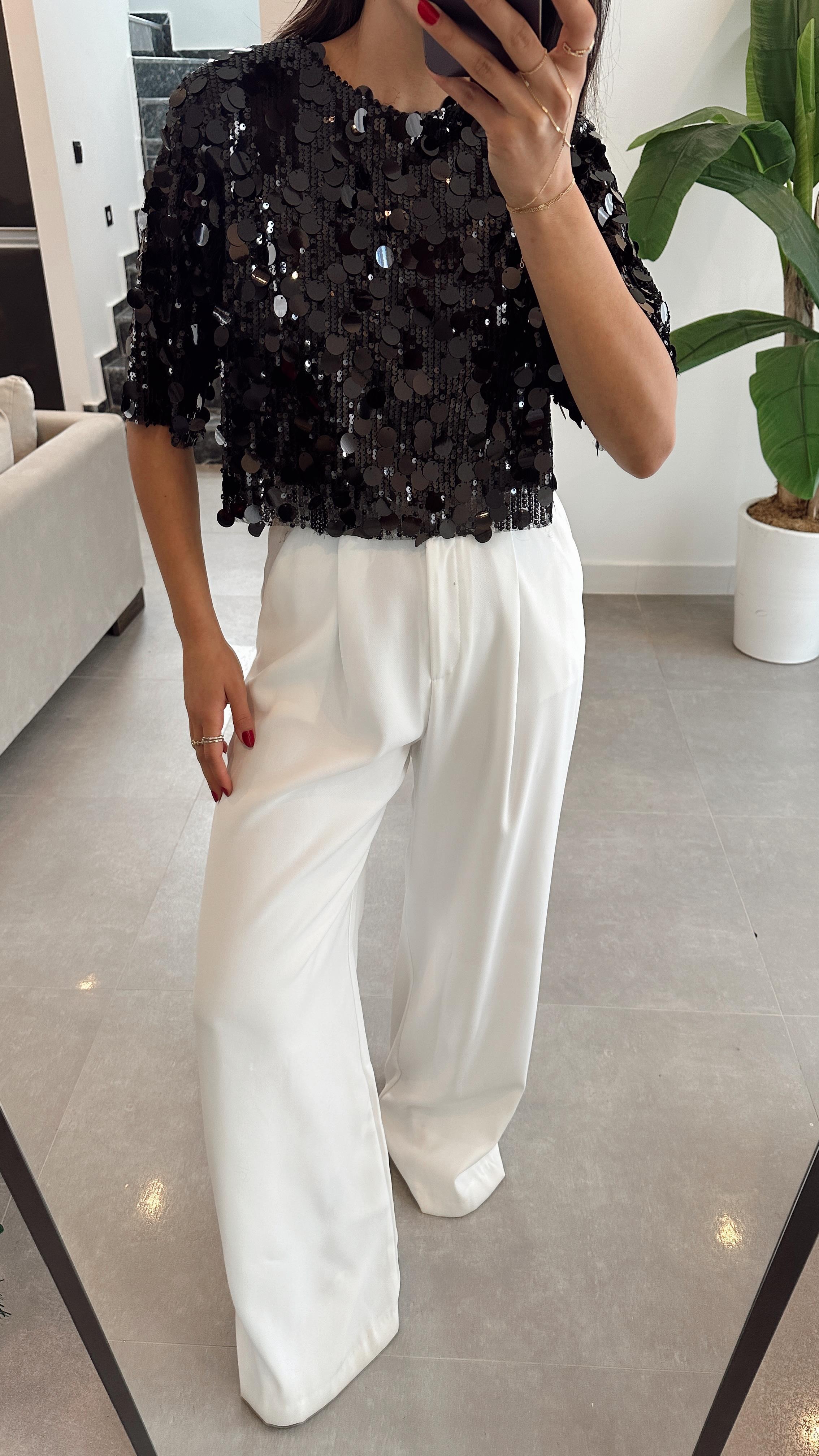 İri Pullu Siyah Bluz