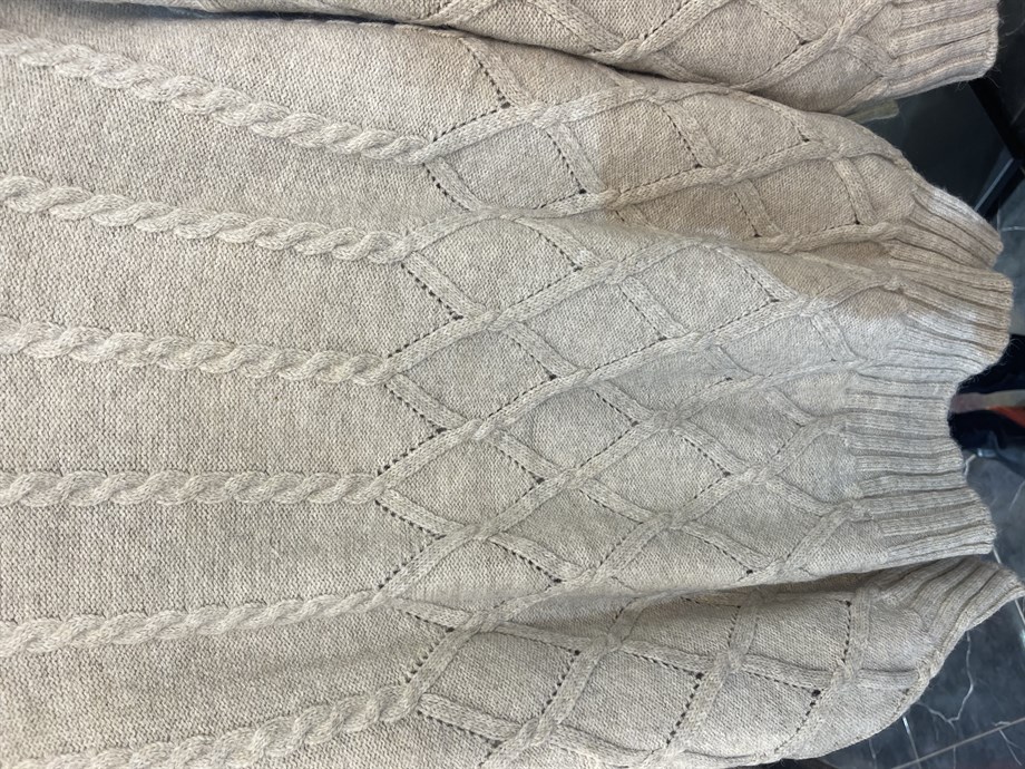 Kabartma Örgü Desenli Bej Triko Hırka