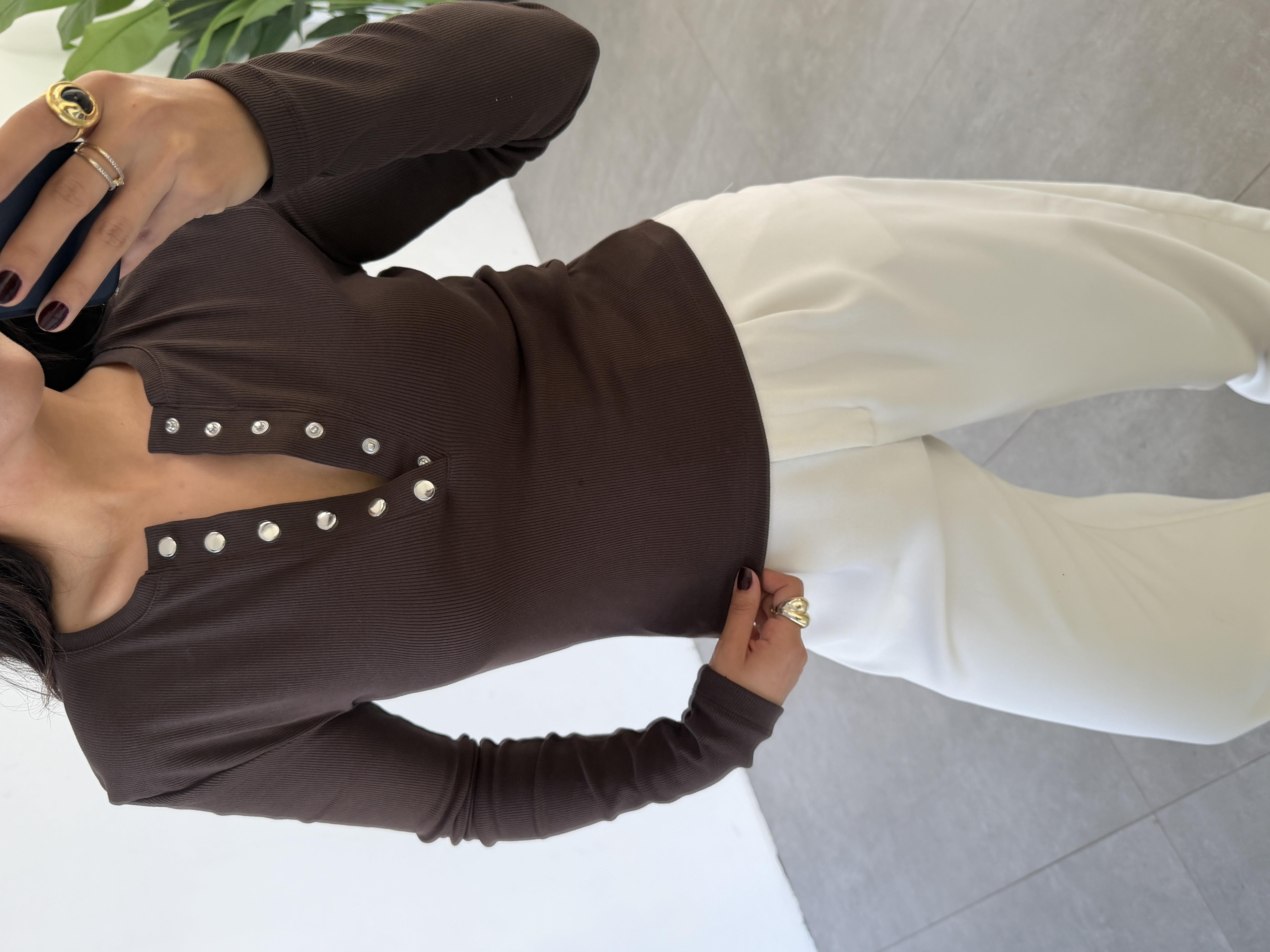 Kahve Çıtçıt Detay Bluz