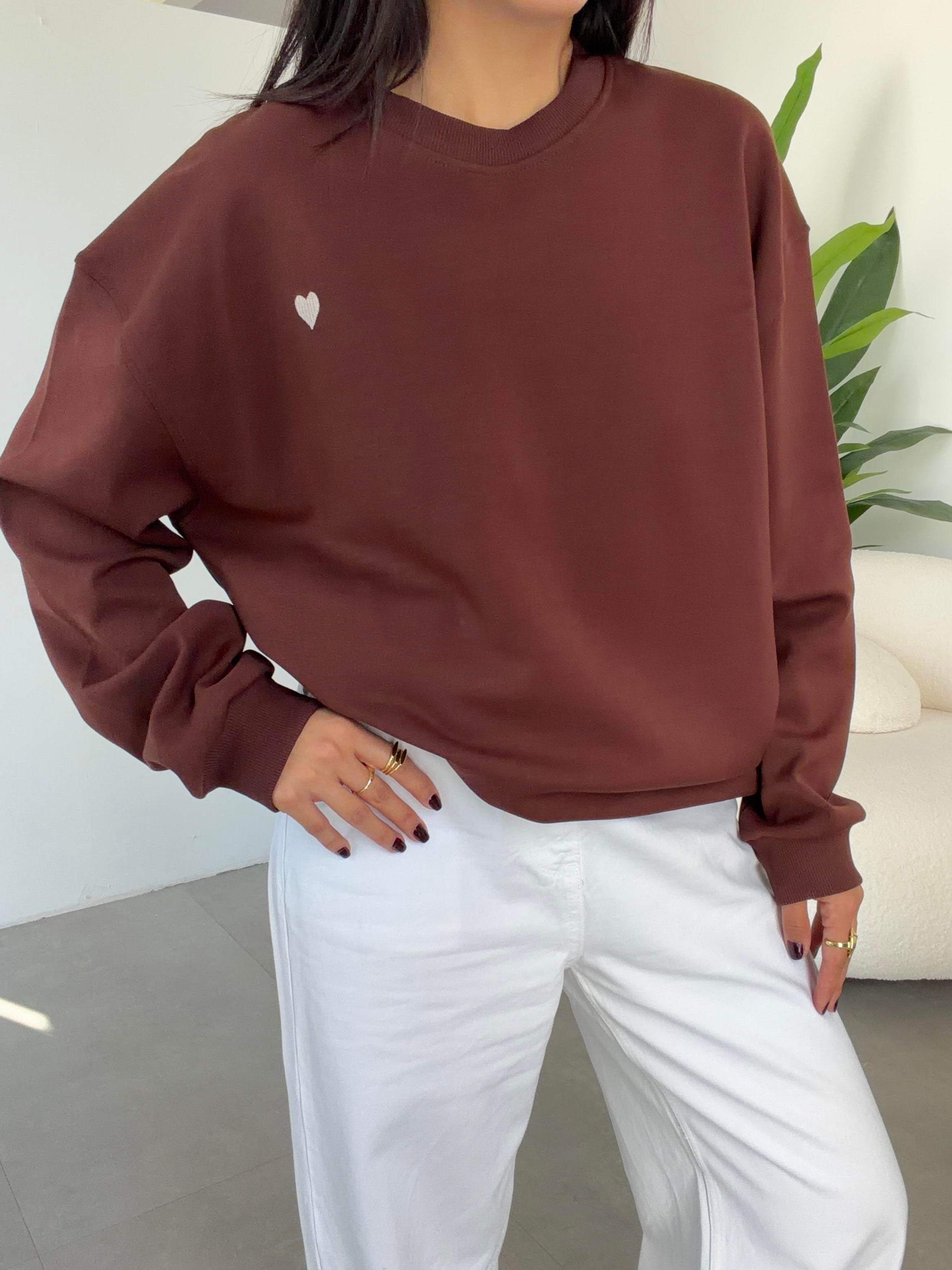 Kahve Kalp Nakışlı Sweatshirt