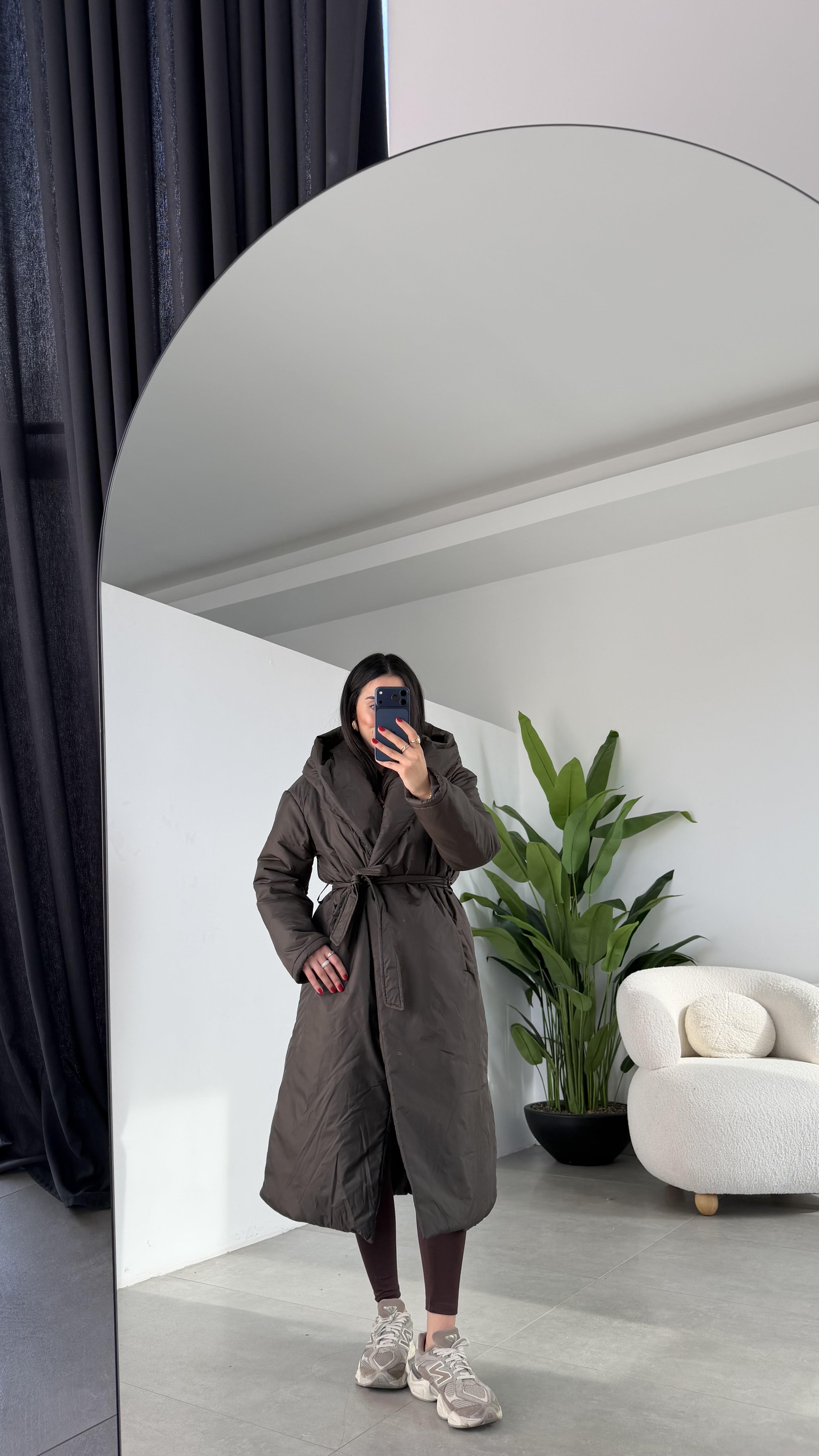 Kahve Kapüşonlu Elyaflı Uzun Mont