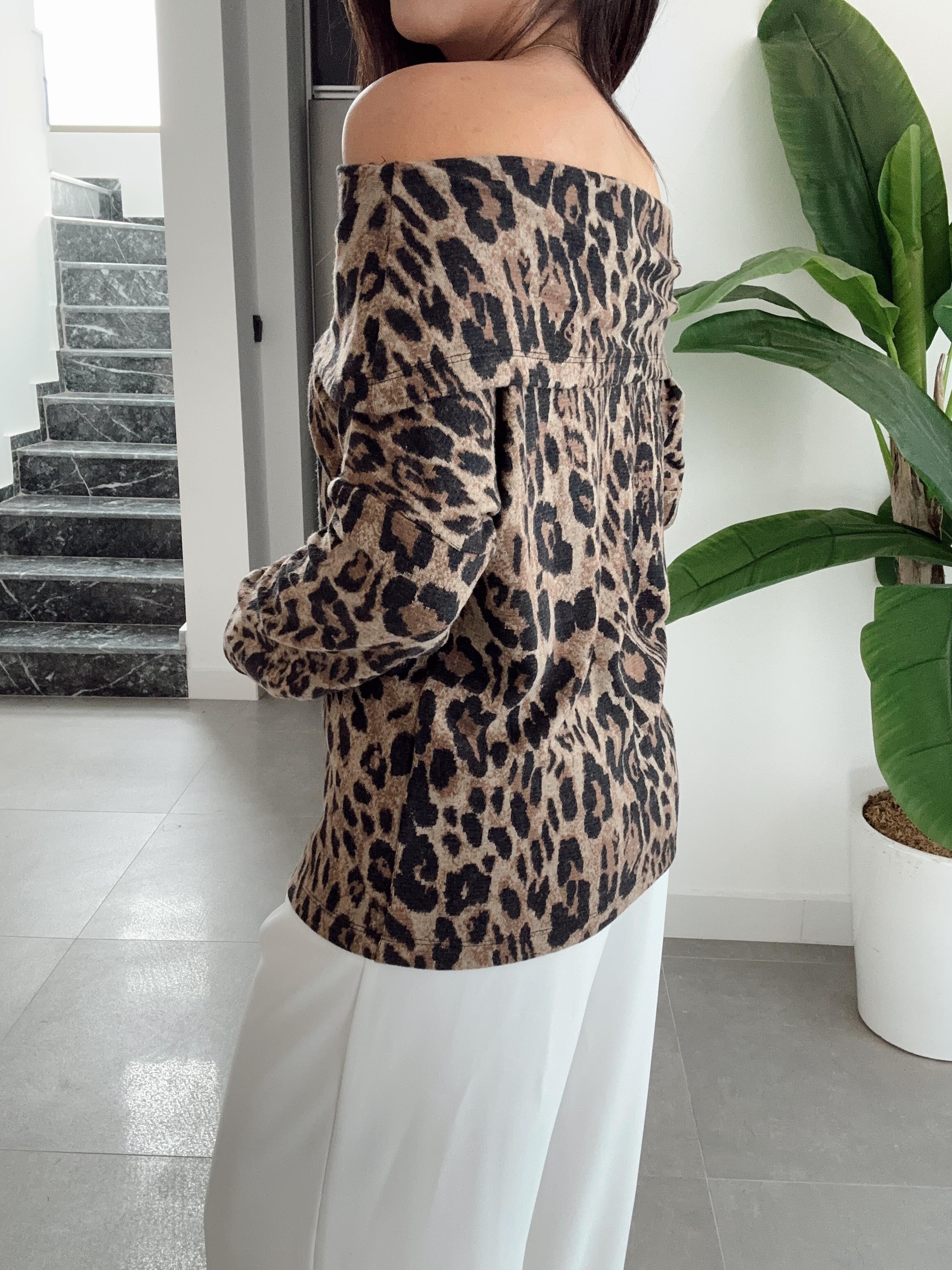 Kahve Leopar Desen Madonna Yaka Bluz