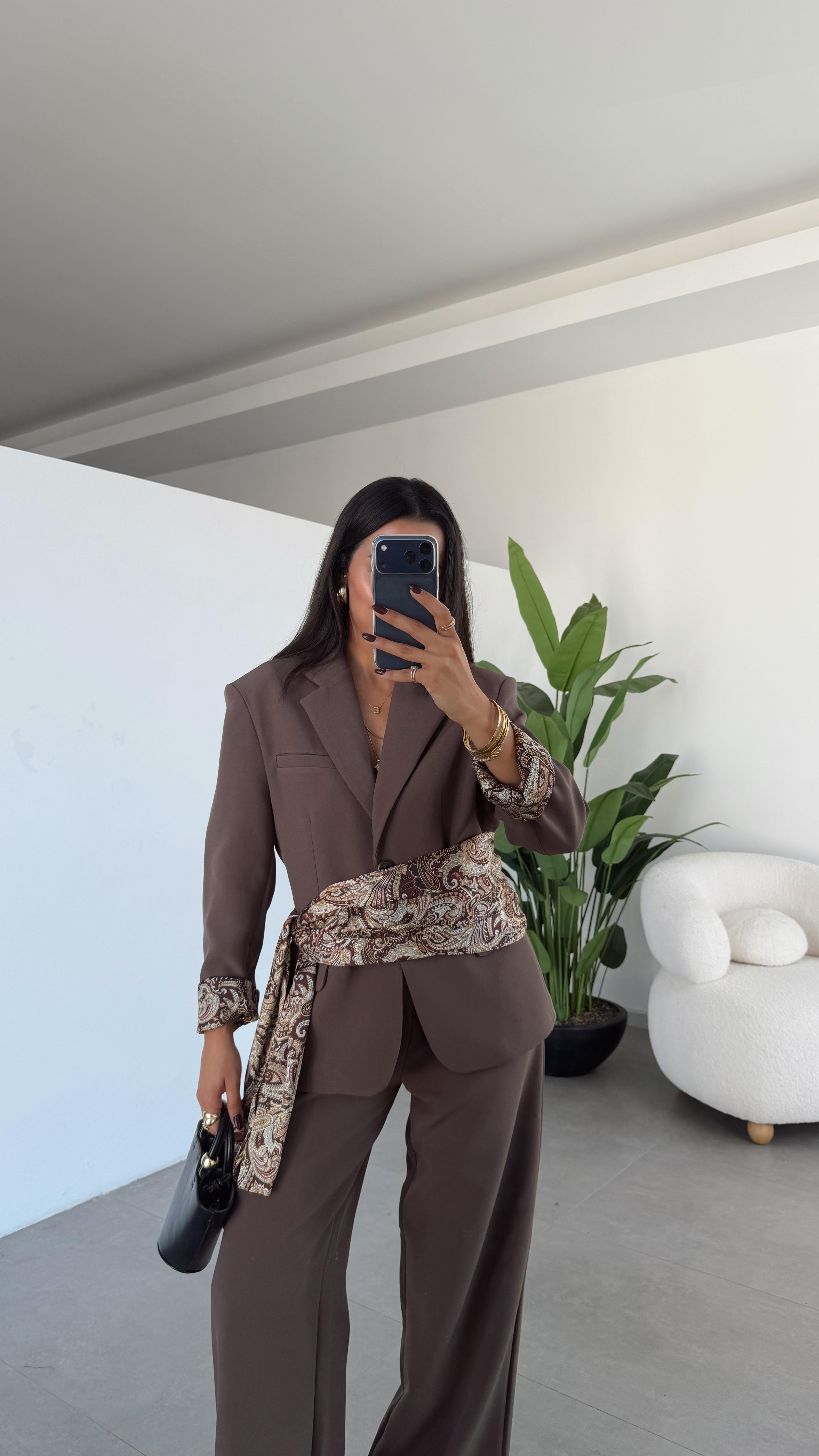Kahve Oversize Kendinden Şal Detaylı Atlas Takım