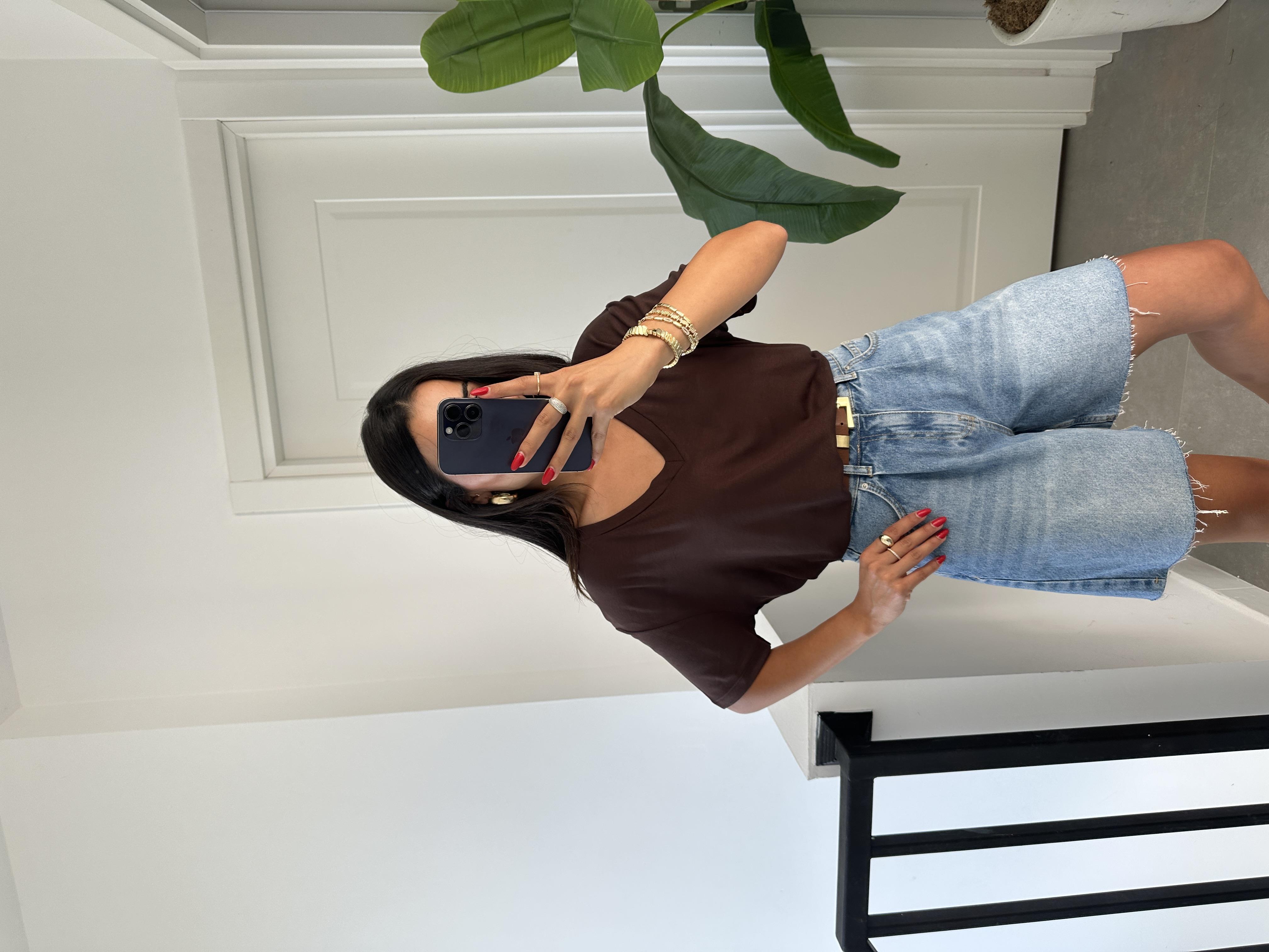 Kahve V Yaka Basic Tişört