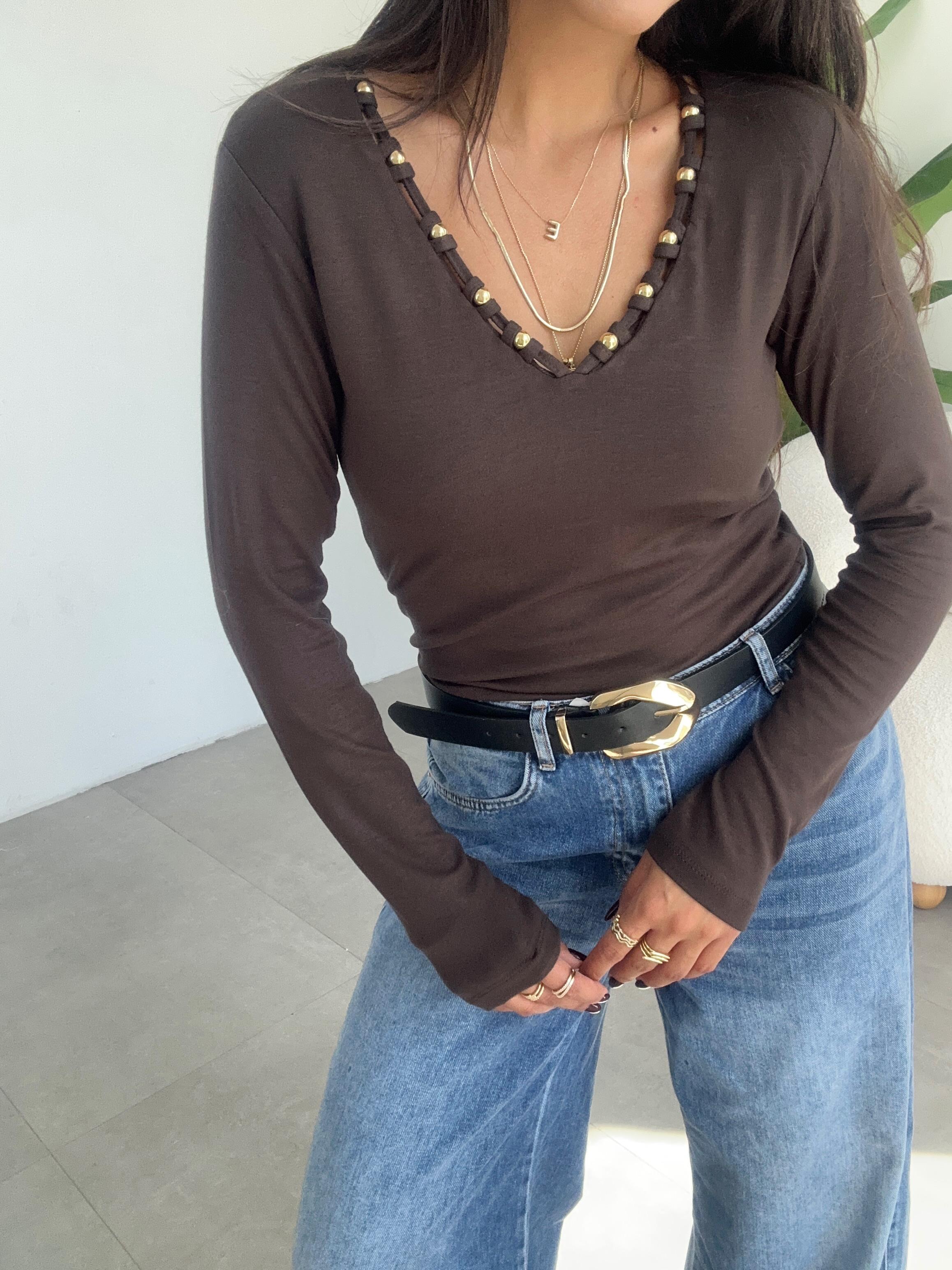 Kahve Yakadan Boncuklu Bluz