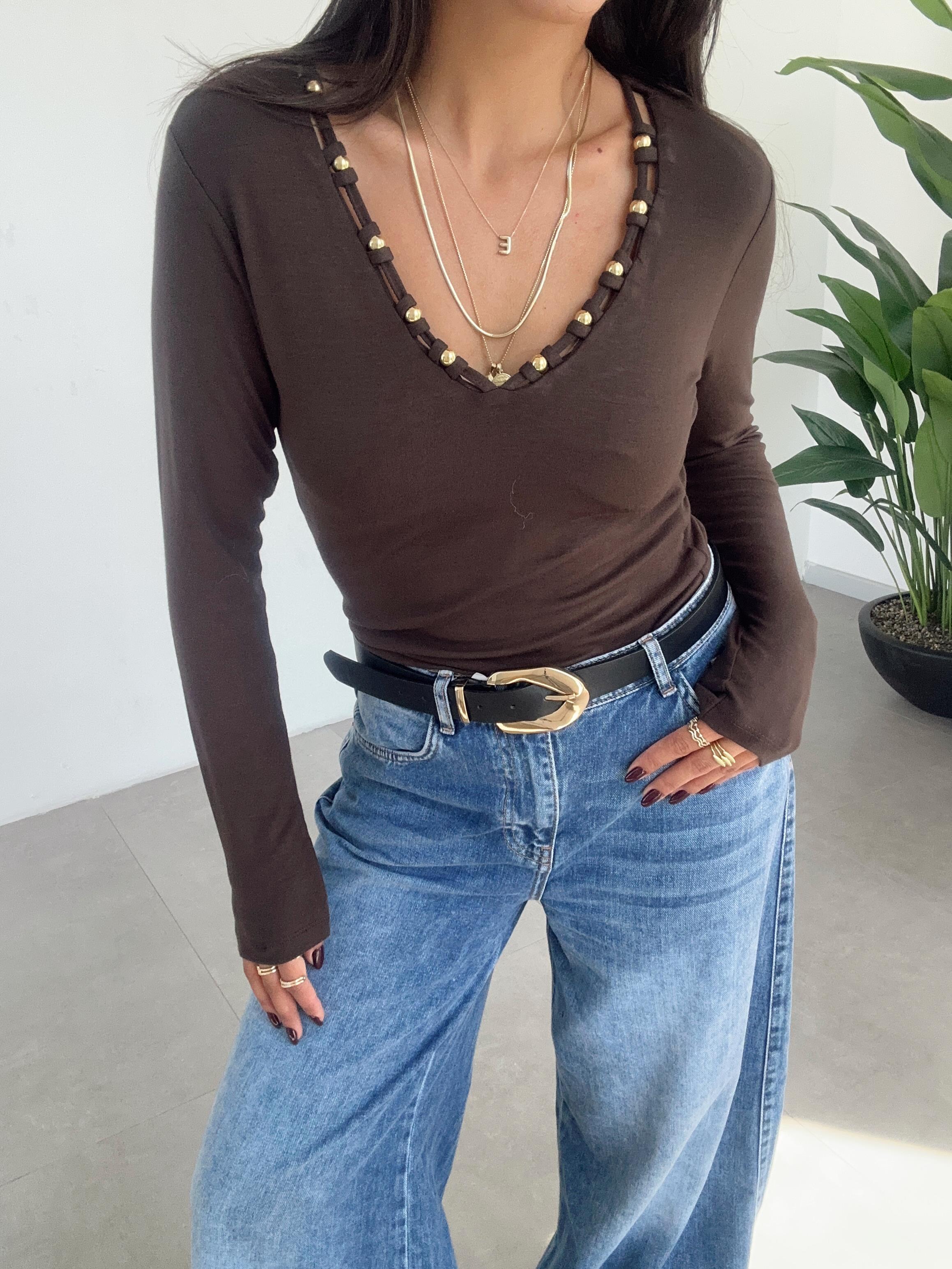 Kahve Yakadan Boncuklu Bluz