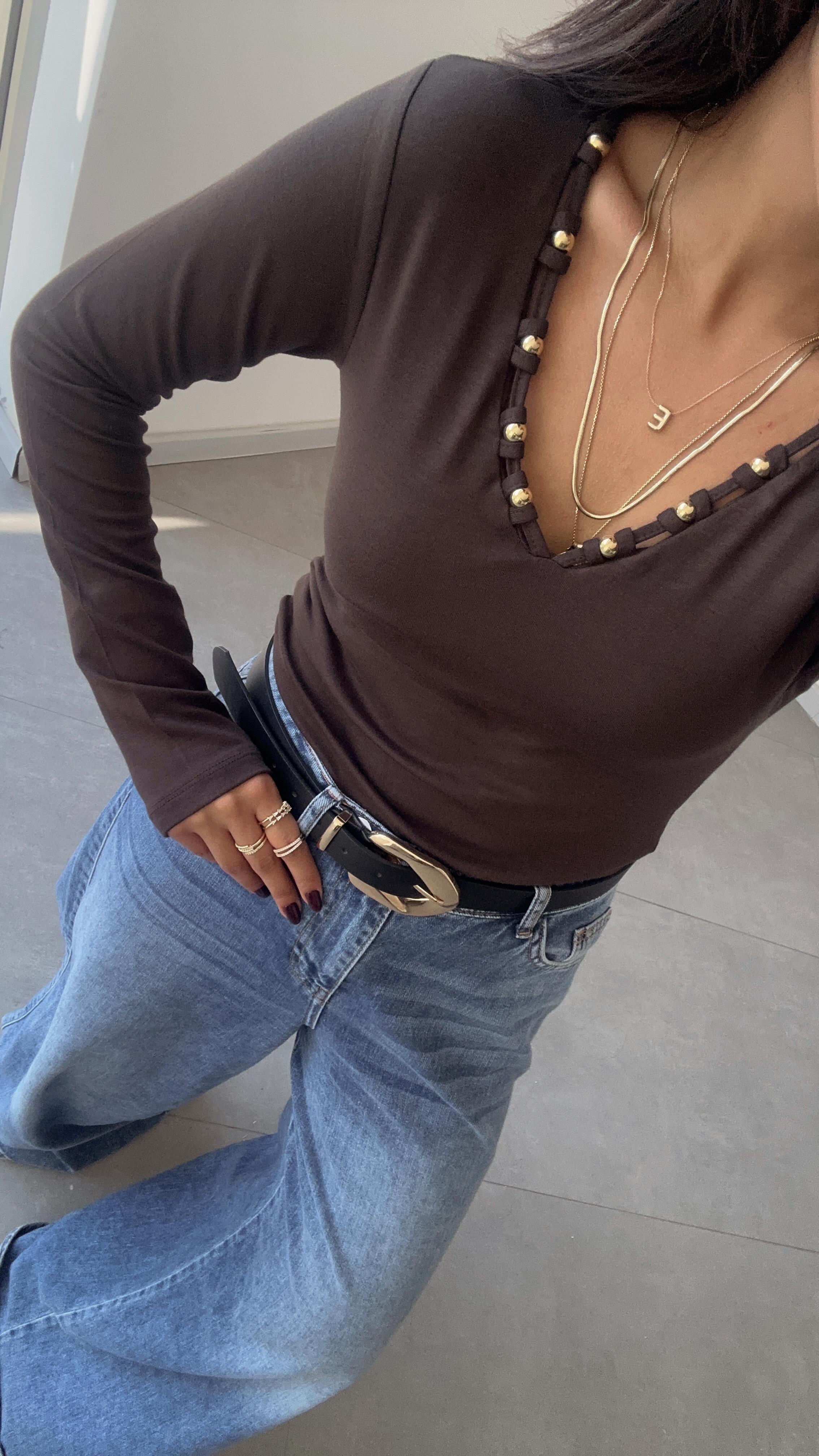 Kahve Yakadan Boncuklu Bluz