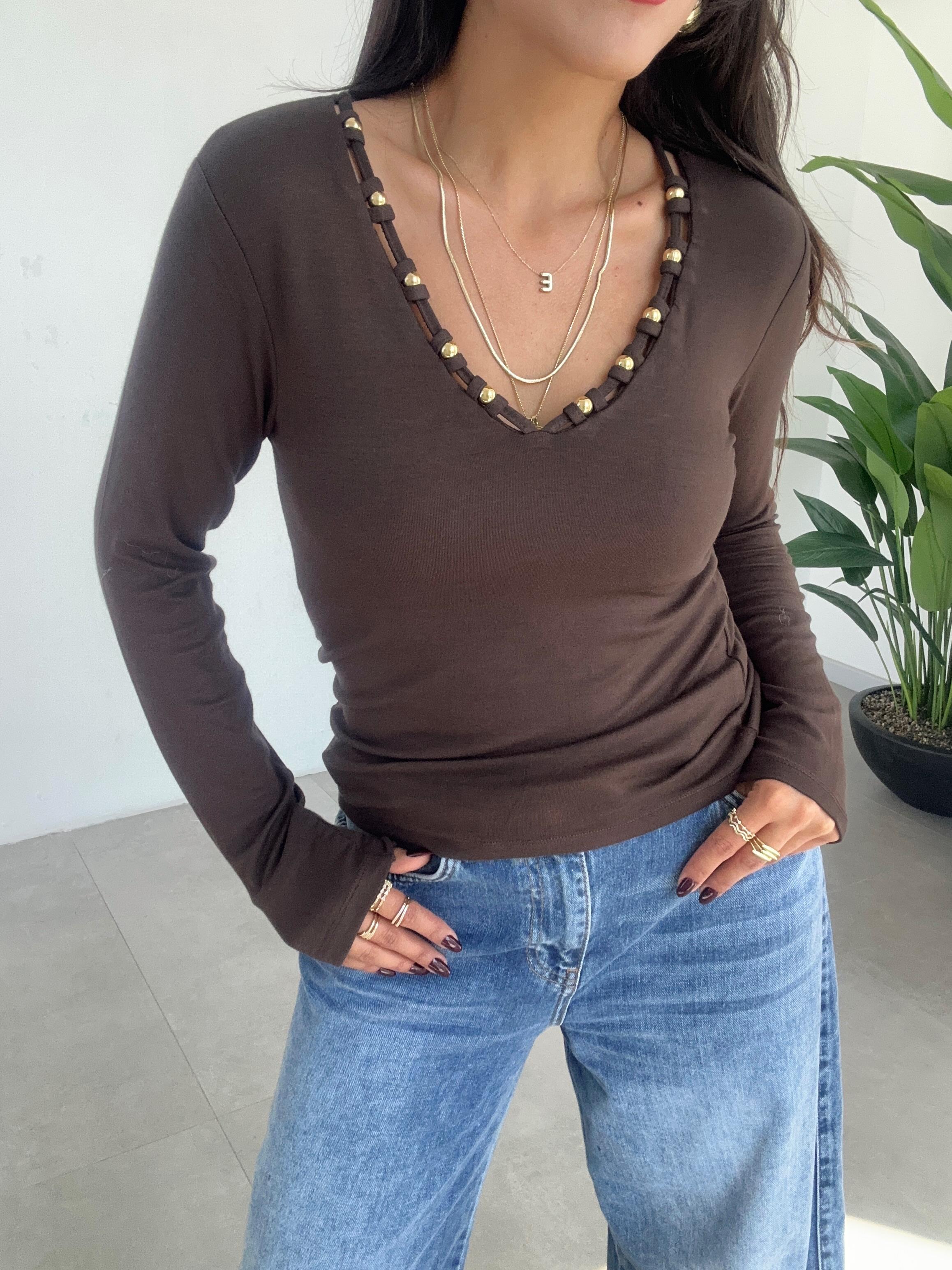 Kahve Yakadan Boncuklu Bluz