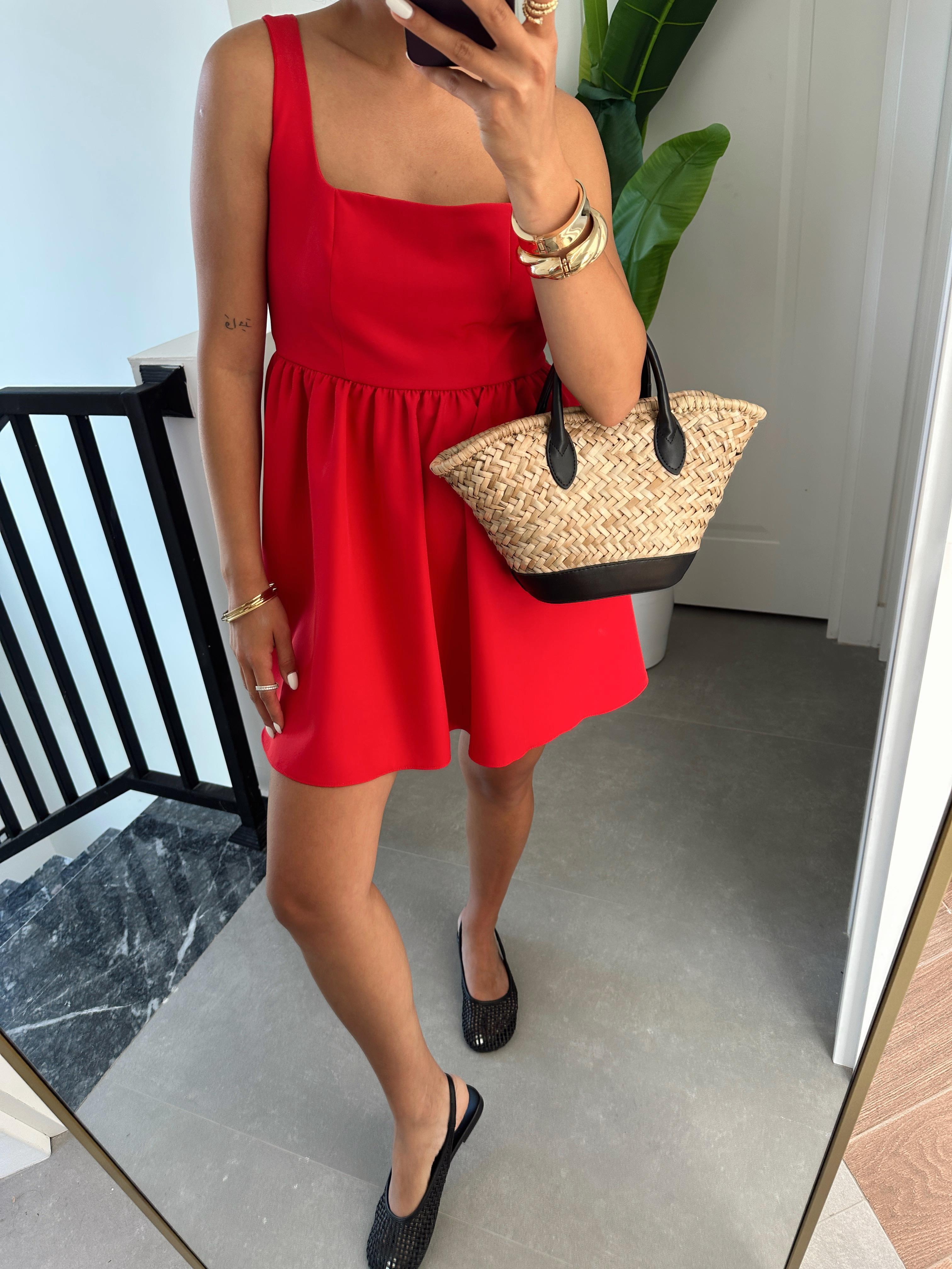 Kırmızı Kare Yaka Elbise