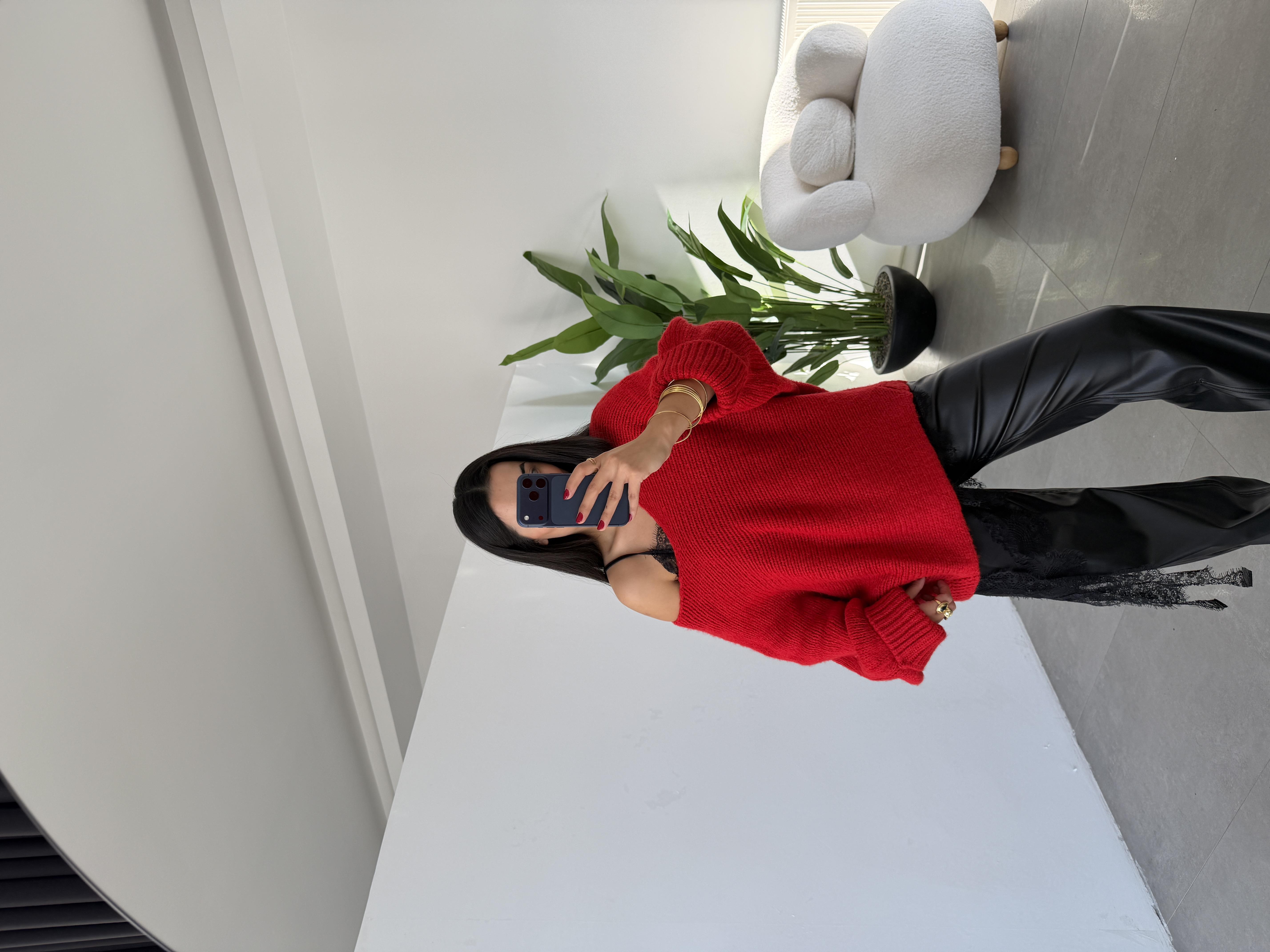 Kırmızı Kolları Katlamalı Triko Kazak