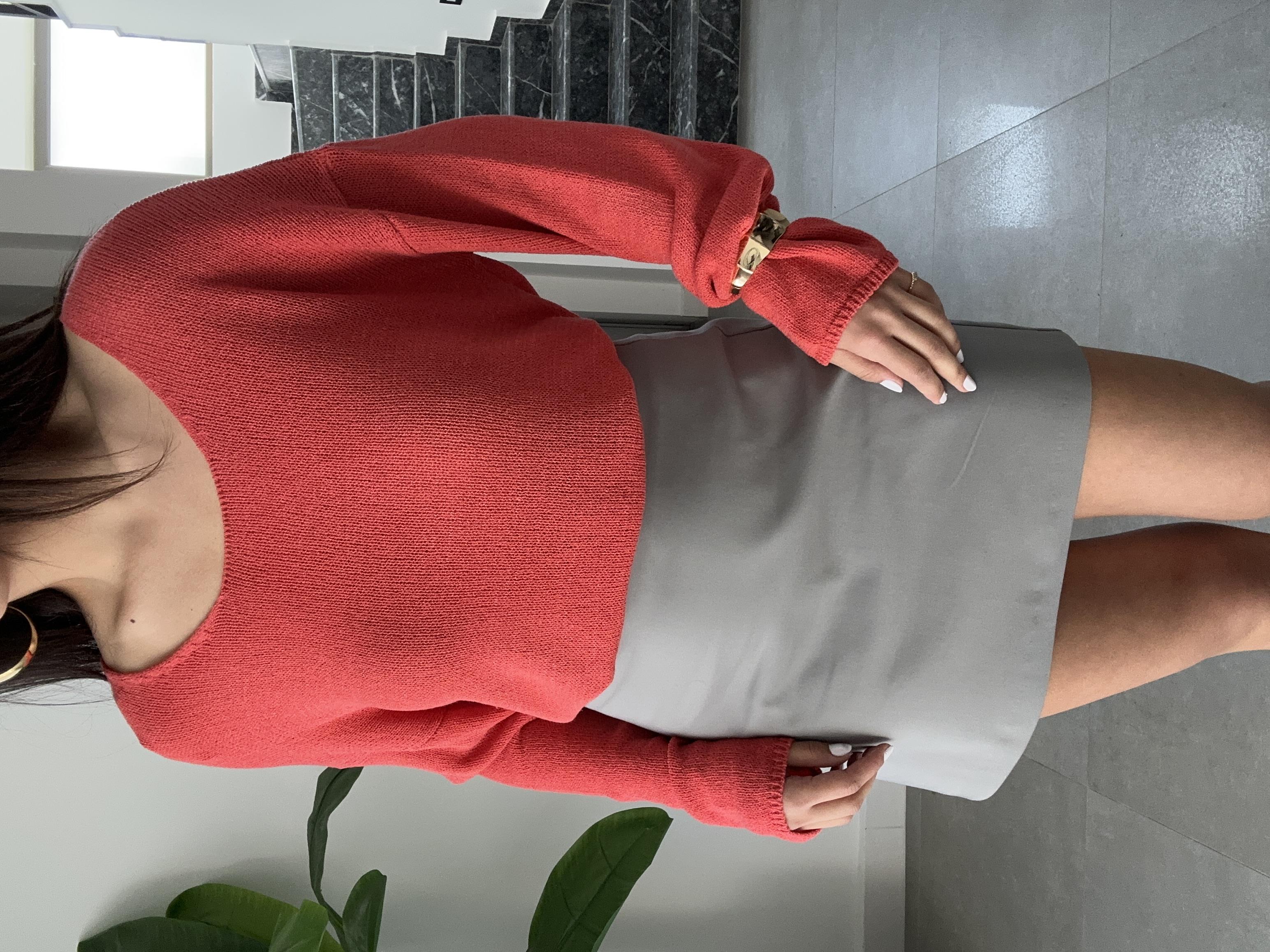 Kırmızı Oval Yaka Yumusak Dokulu Triko Kazak