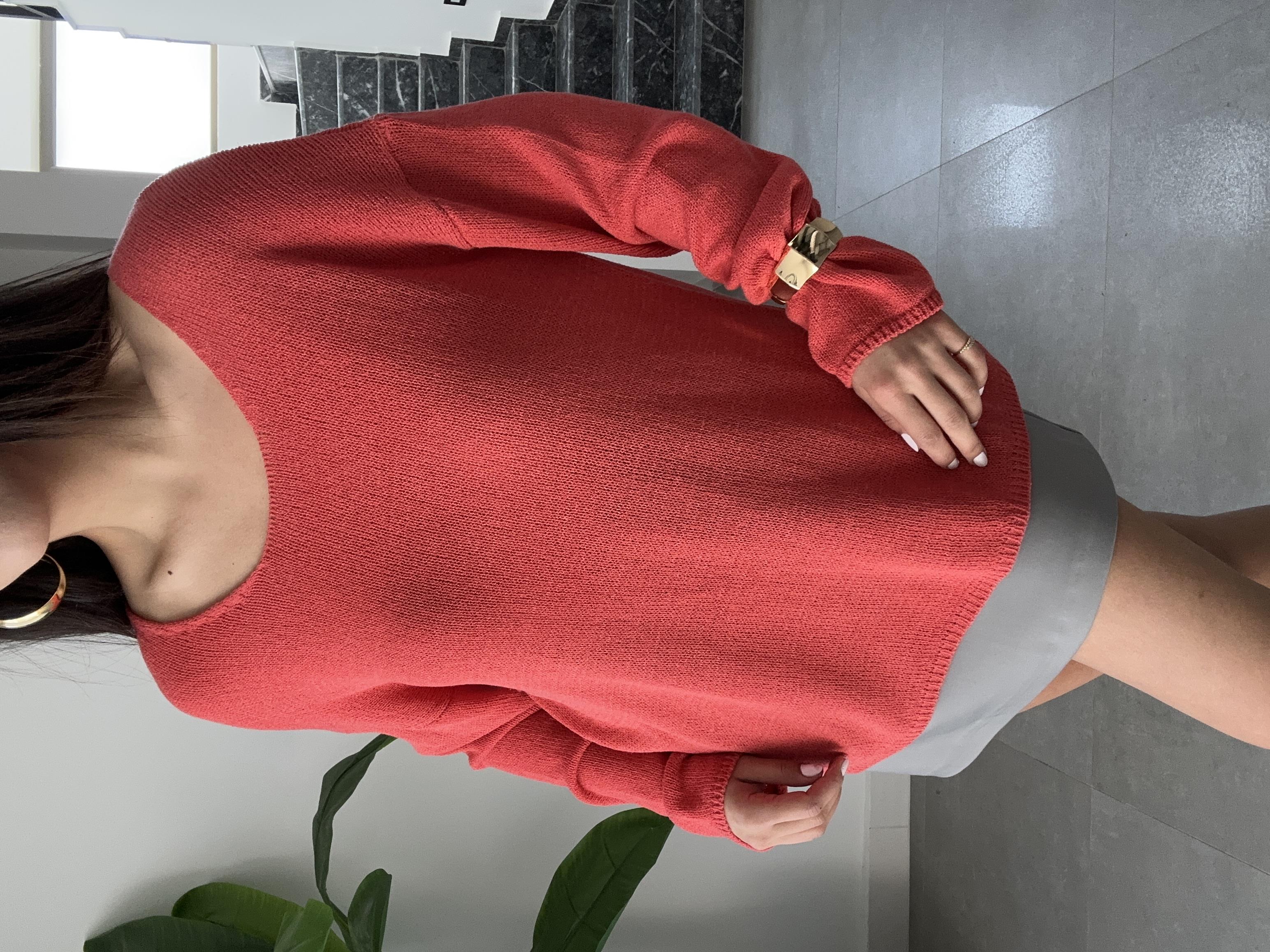 Kırmızı Oval Yaka Yumusak Dokulu Triko Kazak