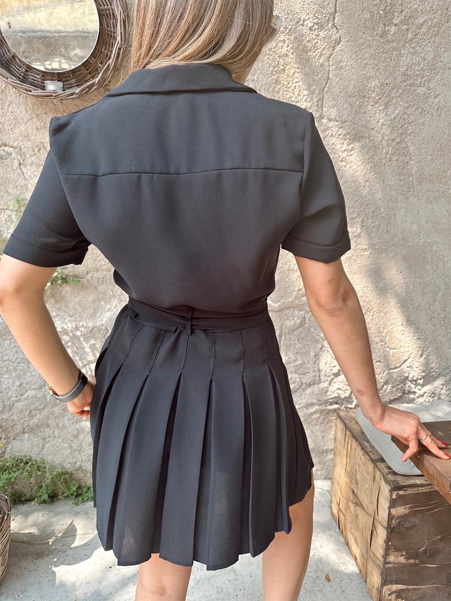 Kısa Kollu Eteği Piliseli Siyah Elbise