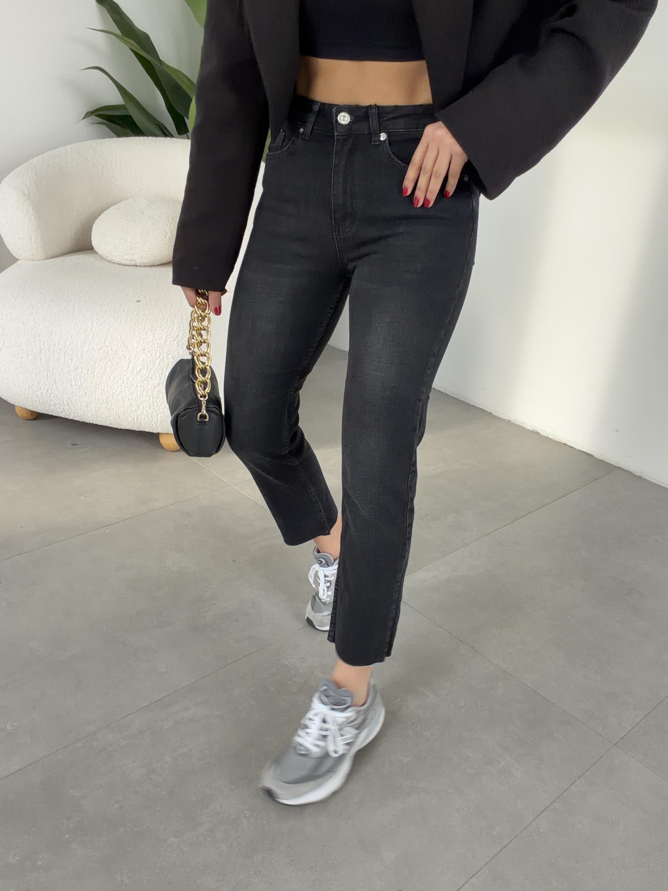 Koyu Füme Boyfit Kesik Paça Jean