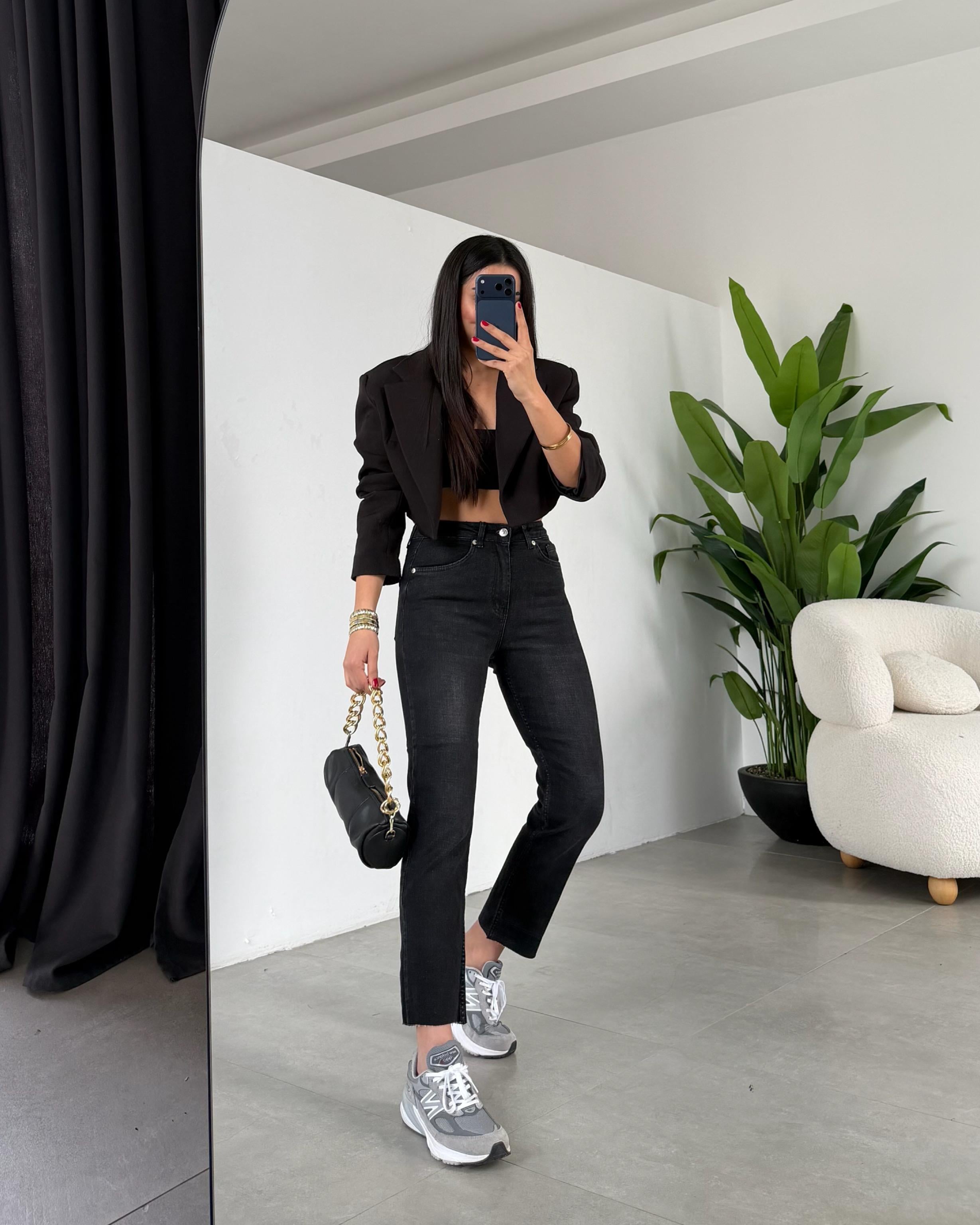 Koyu Füme Boyfit Kesik Paça Jean