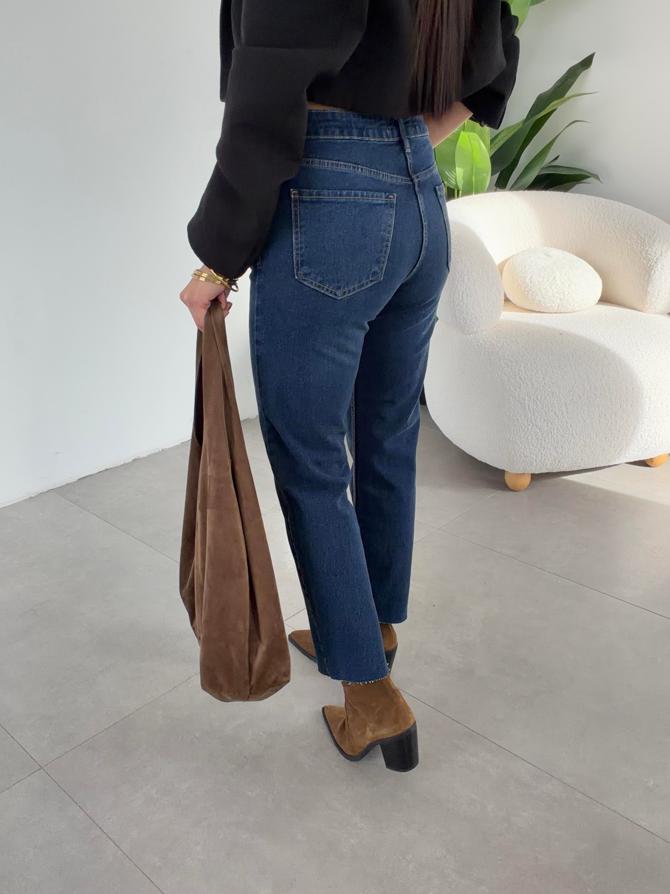 Koyu Mavi Boyfit Kesik Paça Jean