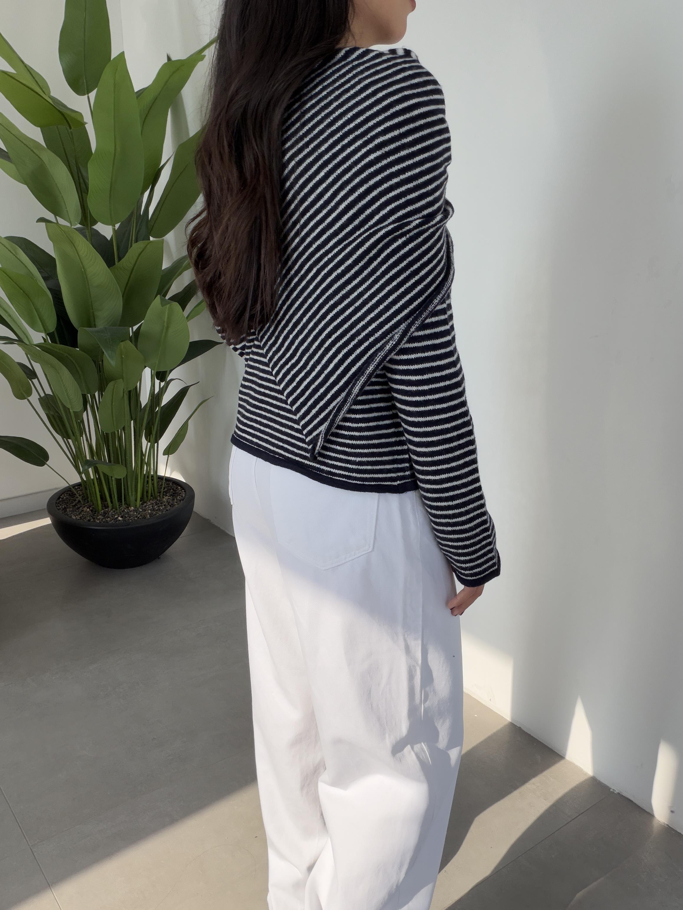 Lacivert Çizgili Fular Detaylı Triko Kazak