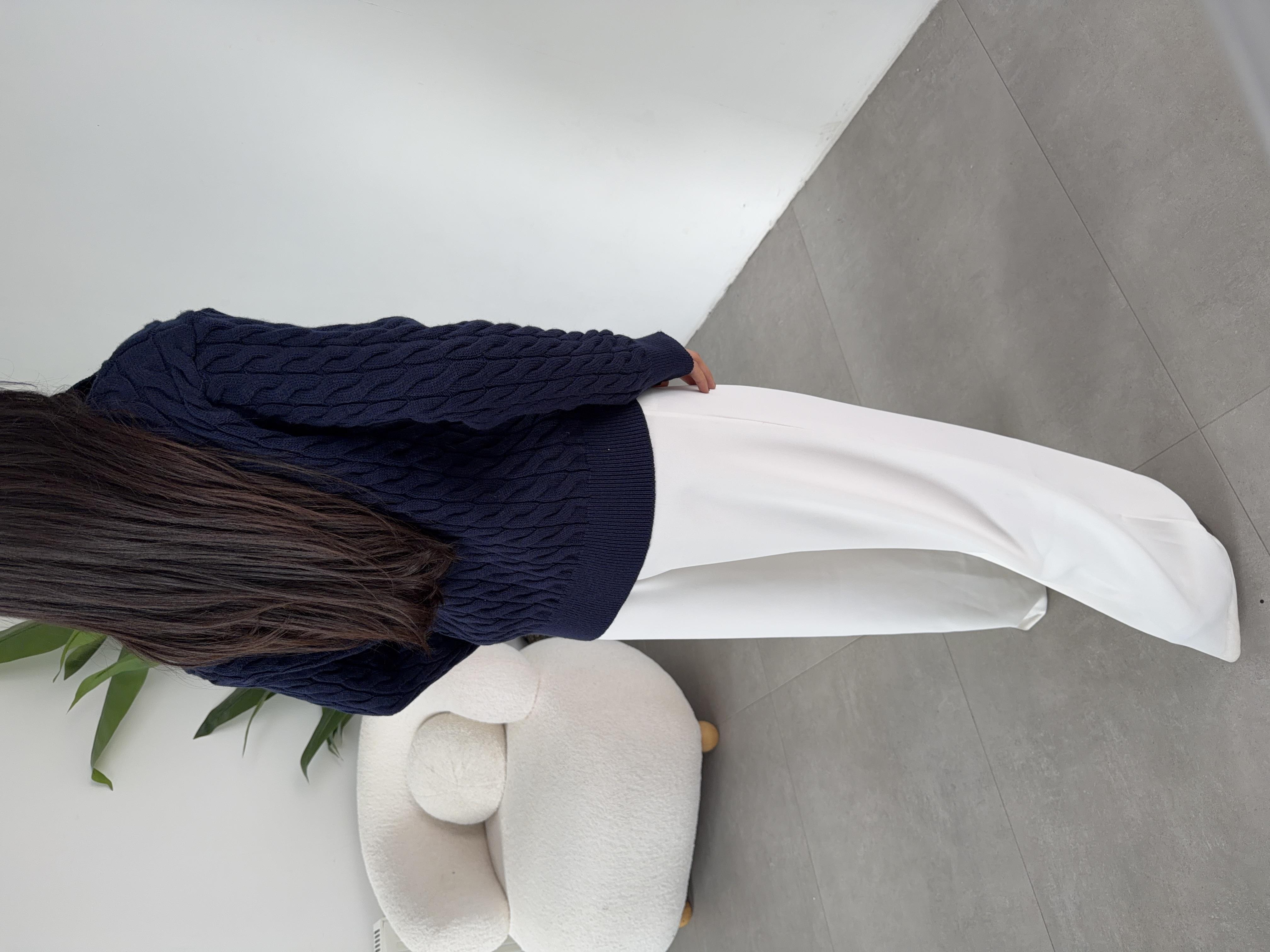 Lacivert Saç Örgülü Düğmeli Kazak