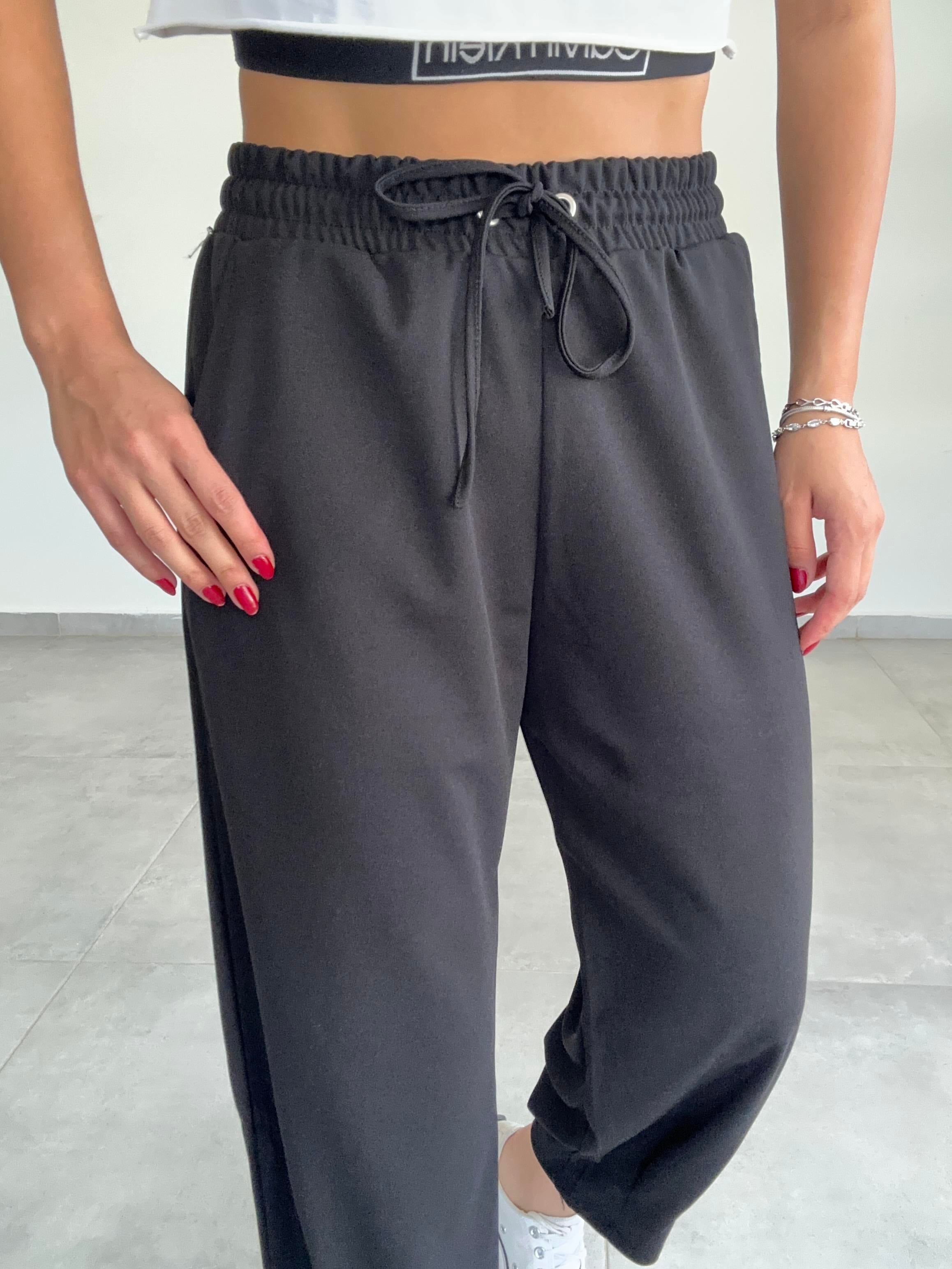 Lena Siyah Paça Pileli Pantolon