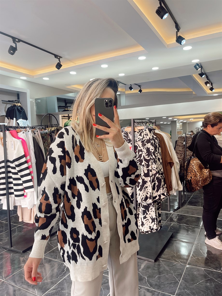 Leopar Detaylı Bej Hırka