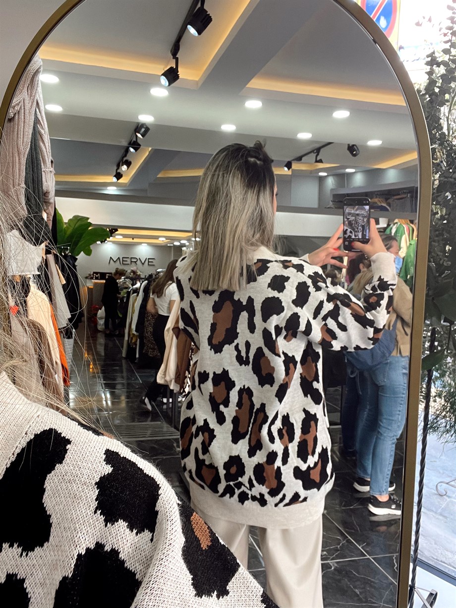 Leopar Detaylı Bej Hırka