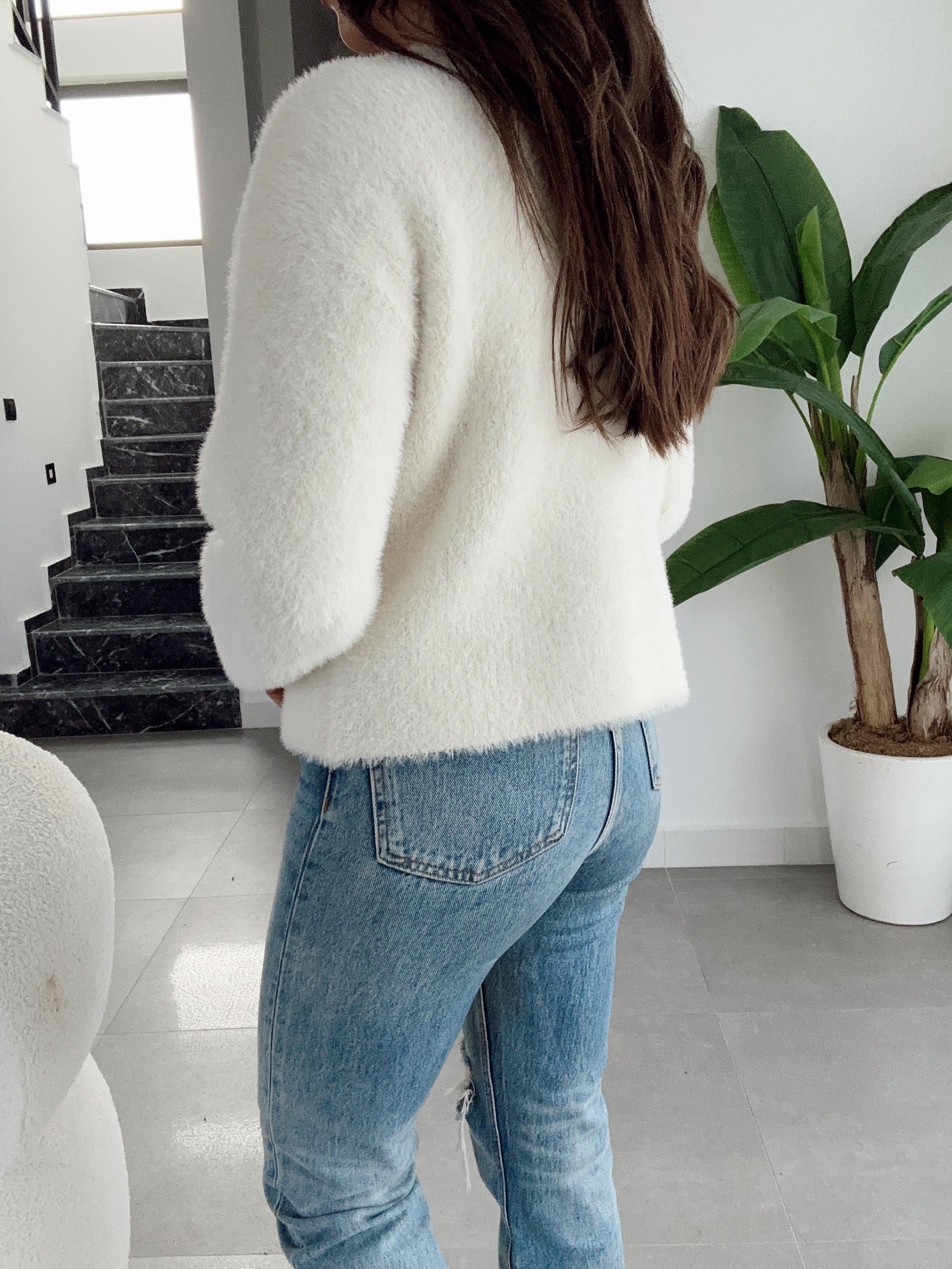 M-D Ekru Kalp Düğme Yumoş Hırka