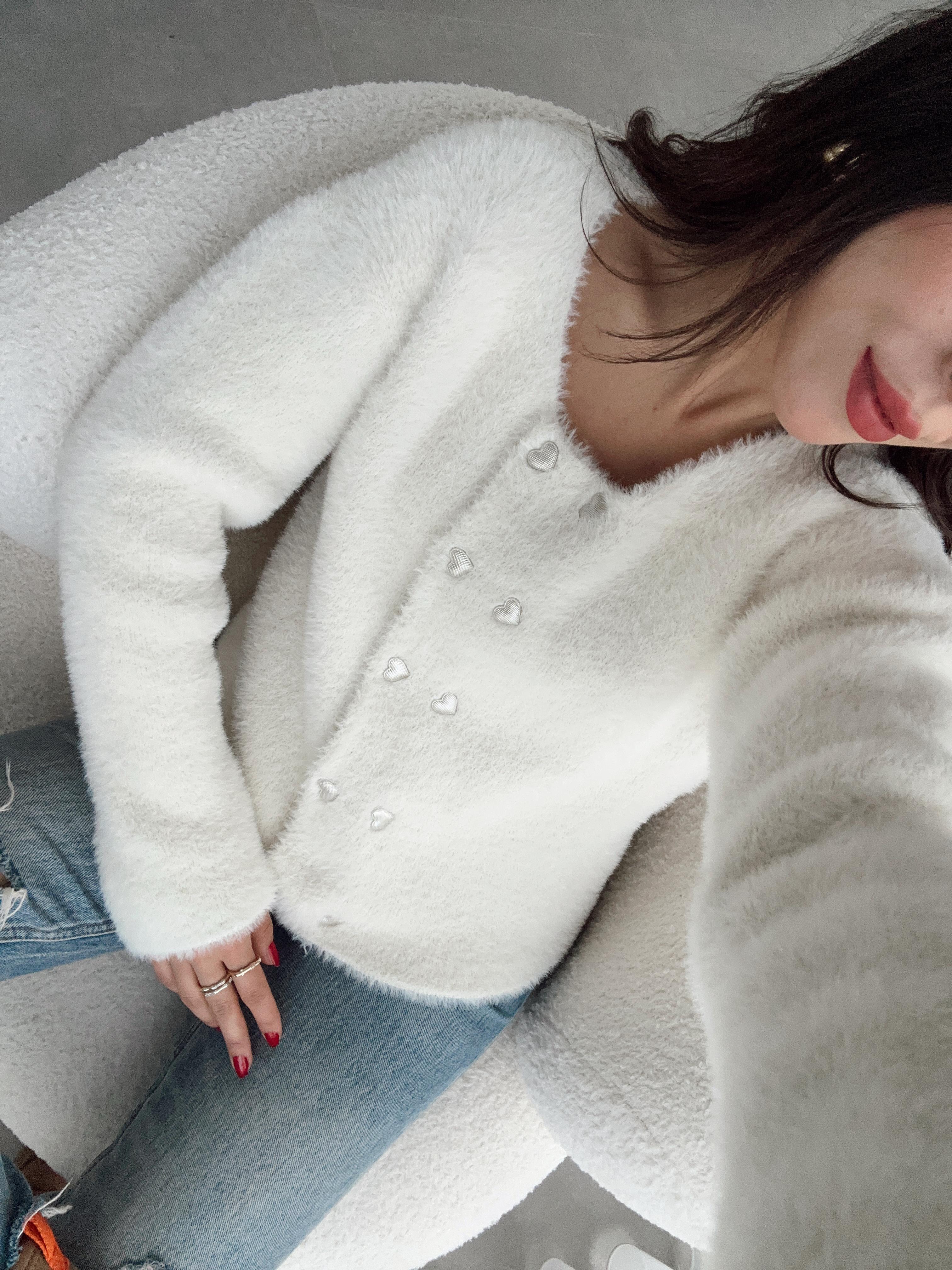 M-D Ekru Kalp Düğme Yumoş Hırka