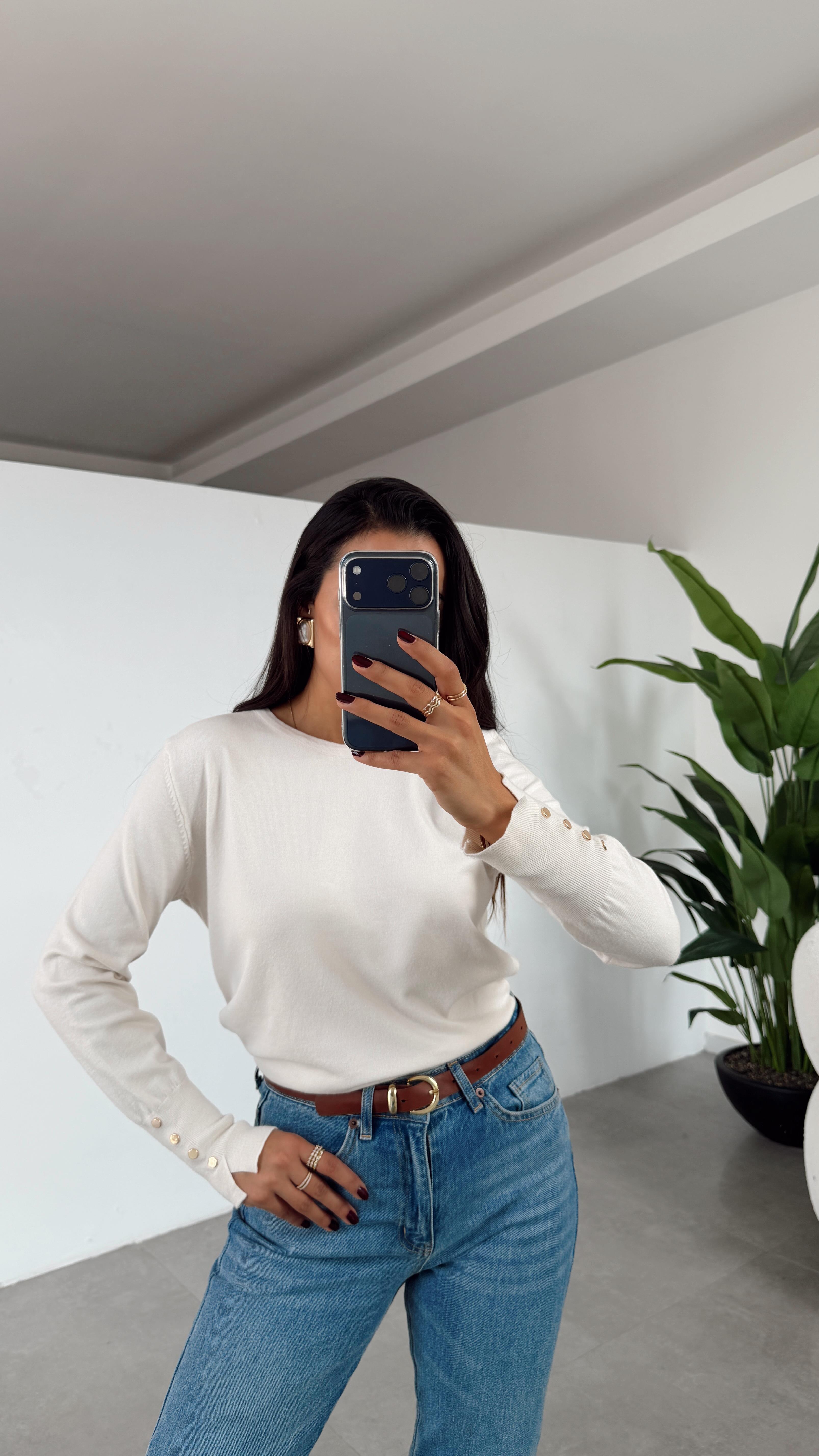 M-D Ekru Kolları Çıtçıt Detaylı Triko