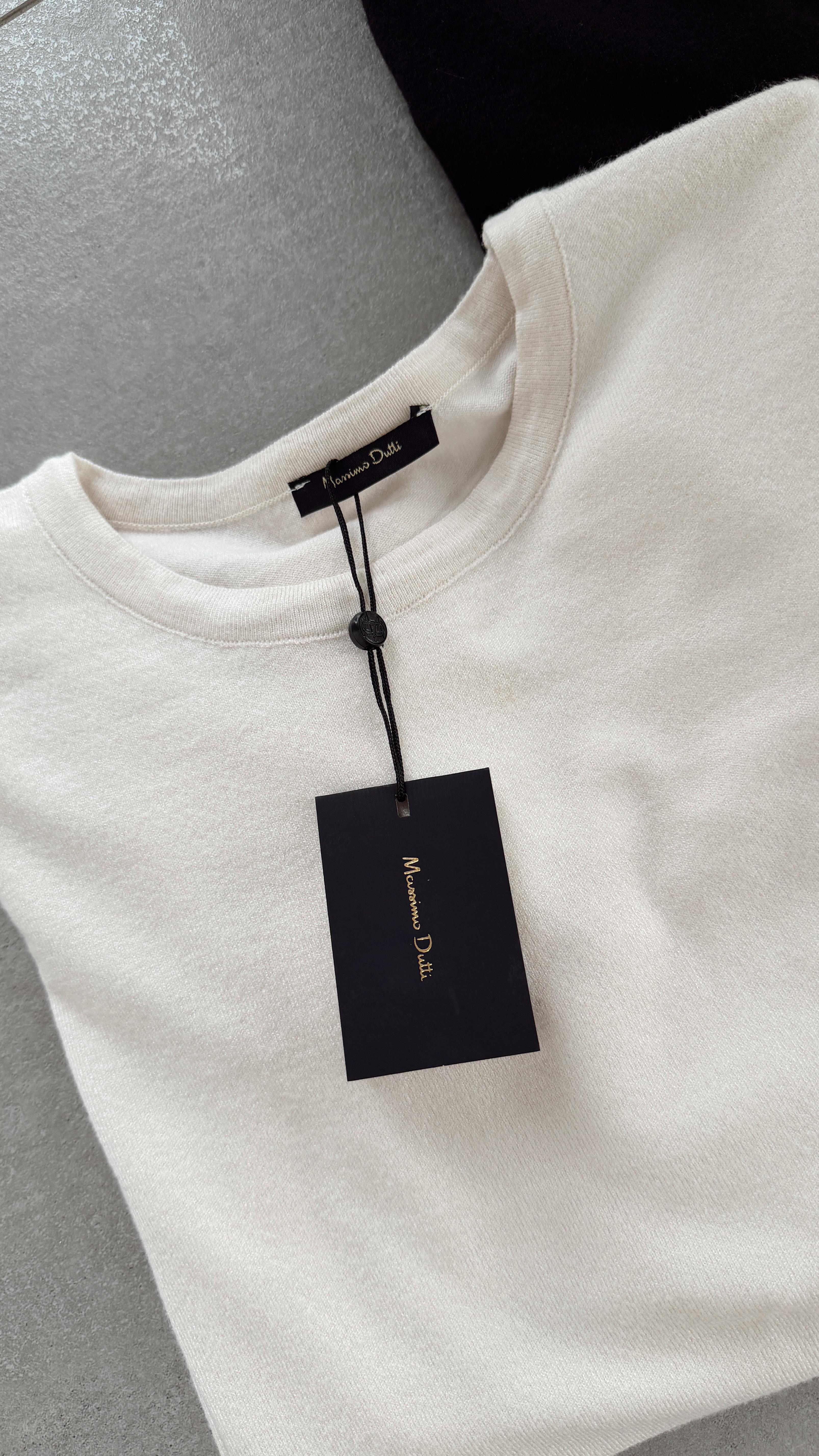 M-D Ekru Kolları Çıtçıt Detaylı Triko