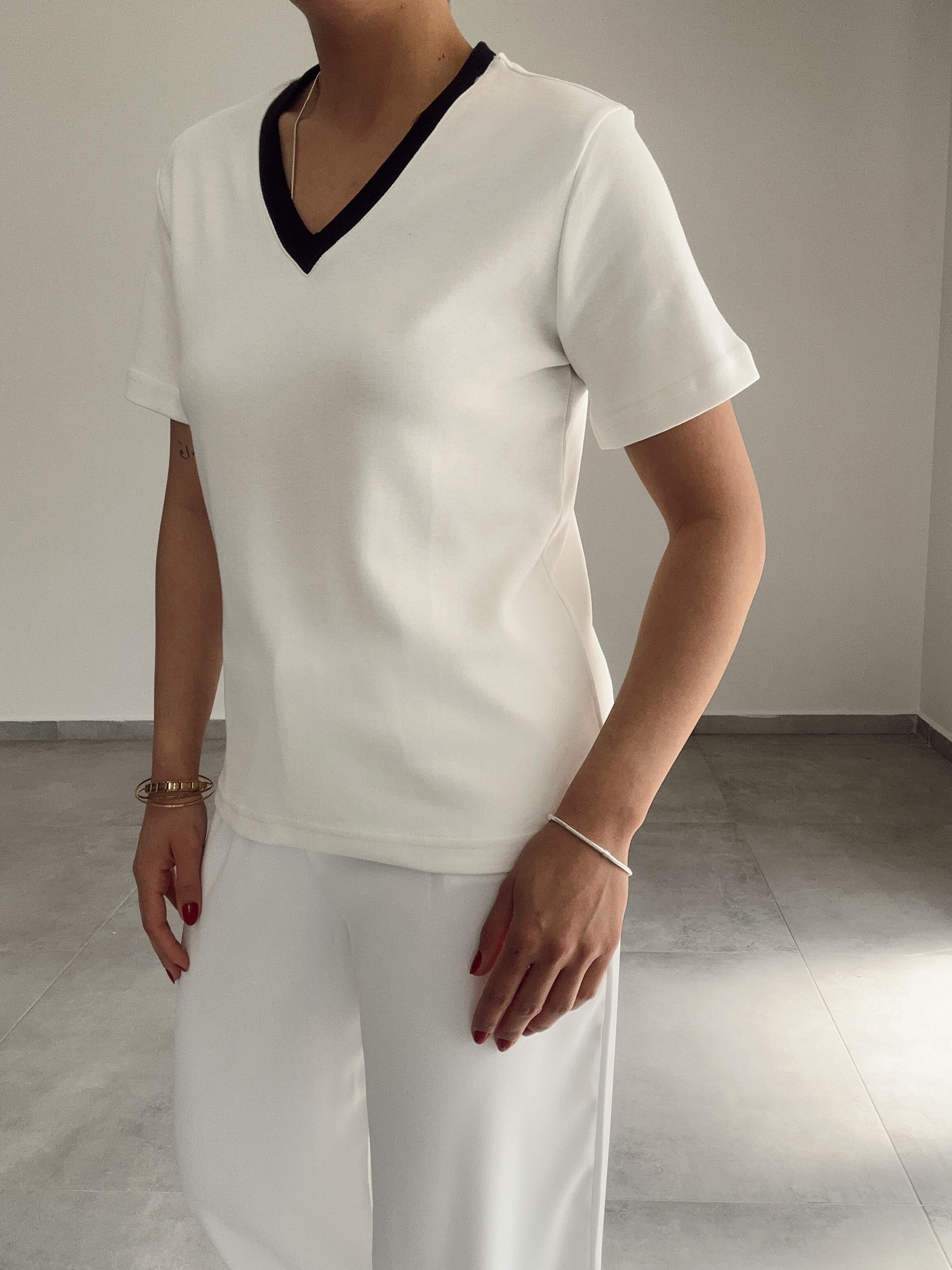 M-D Ole V Yakası Biyeli Tişört -Ekru