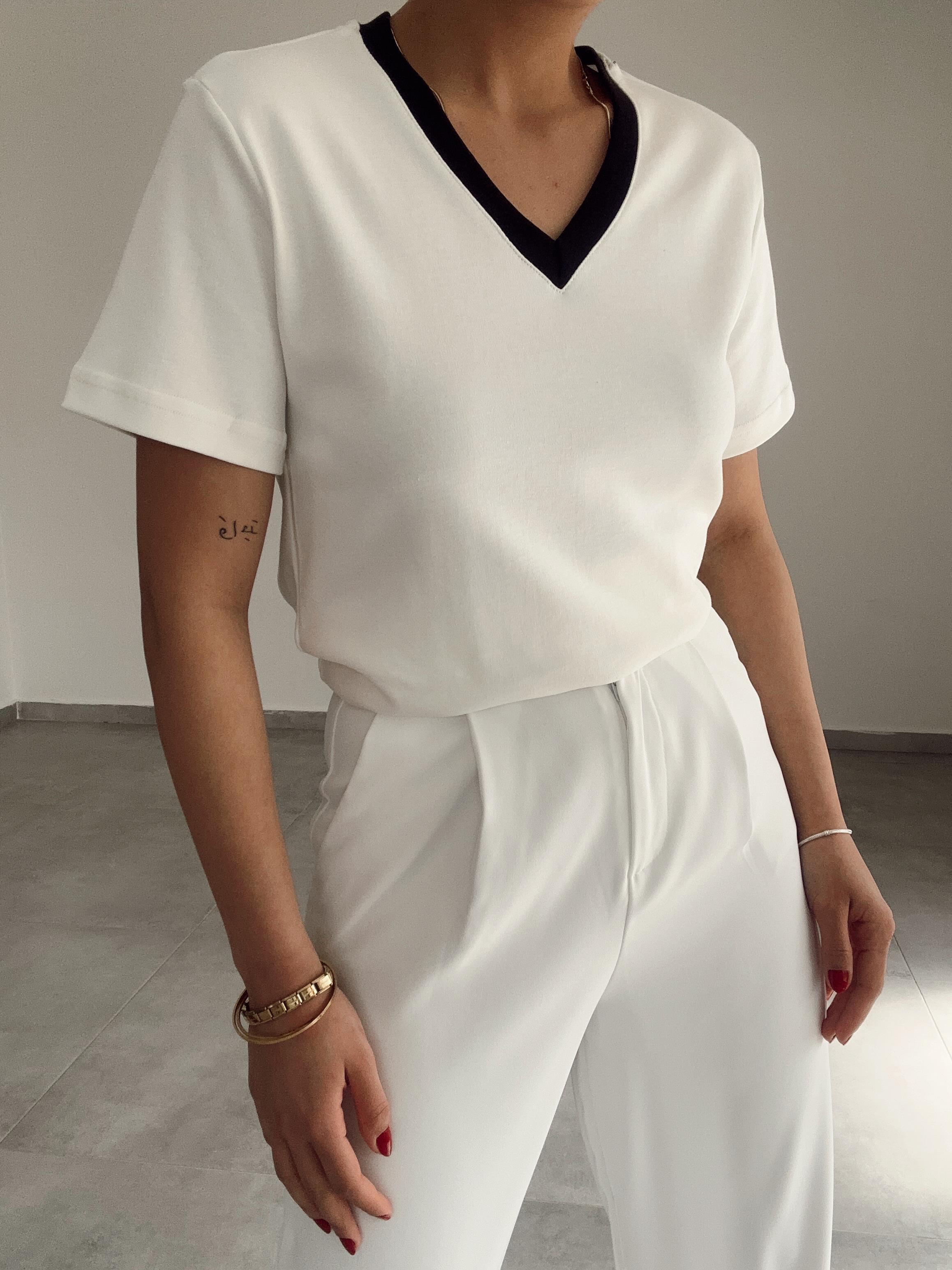 M-D Ole V Yakası Biyeli Tişört -Ekru