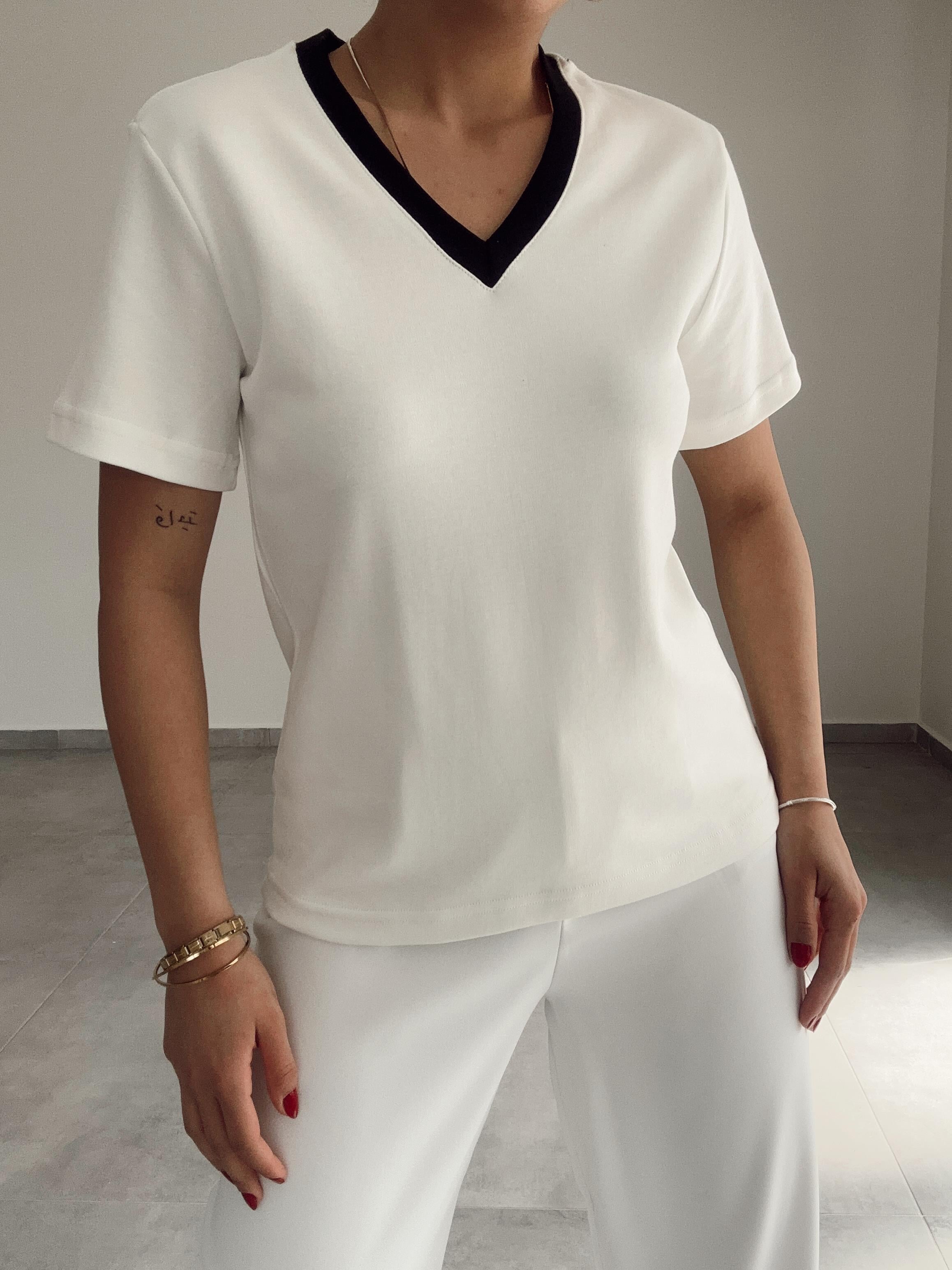 M-D Ole V Yakası Biyeli Tişört -Ekru