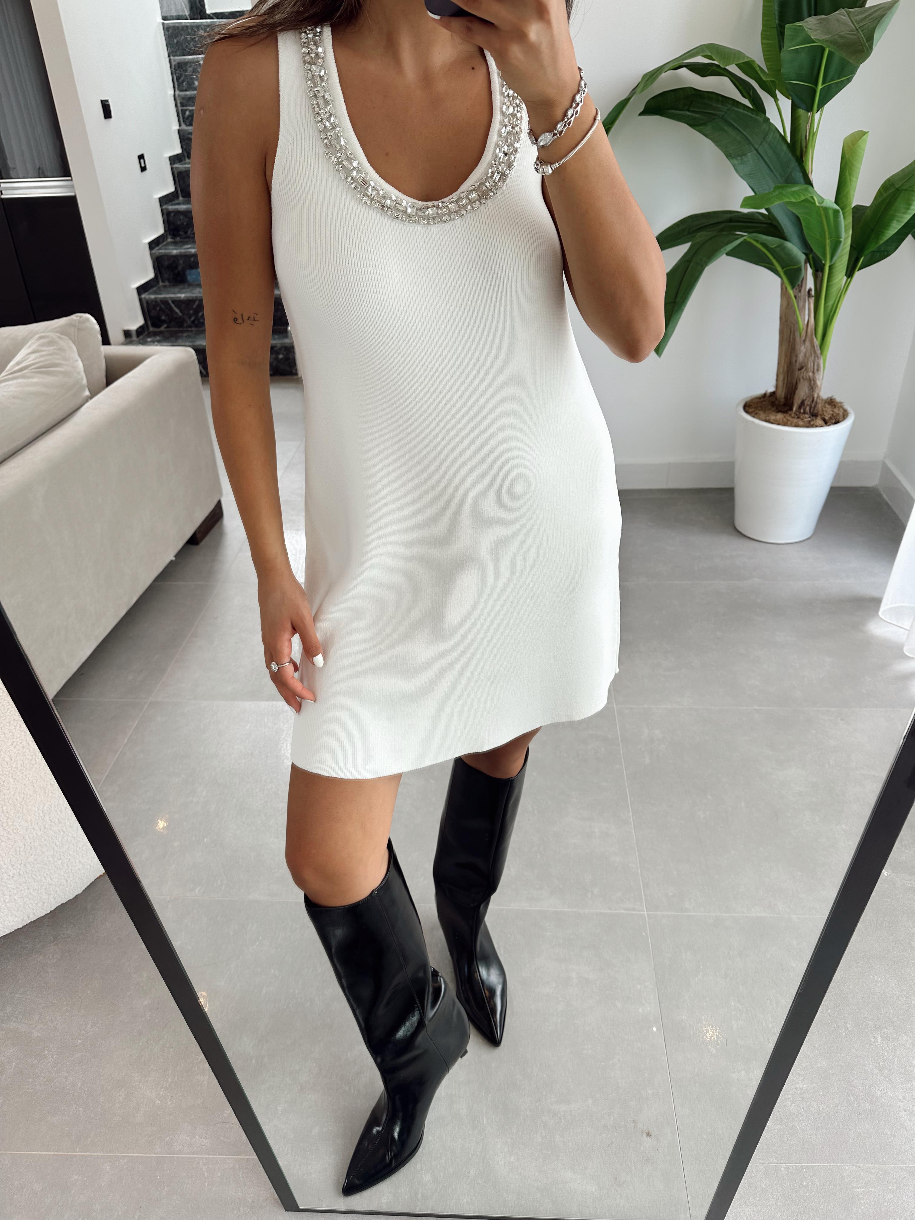 Parlak Taş Aplikeli Beyaz Triko Elbise