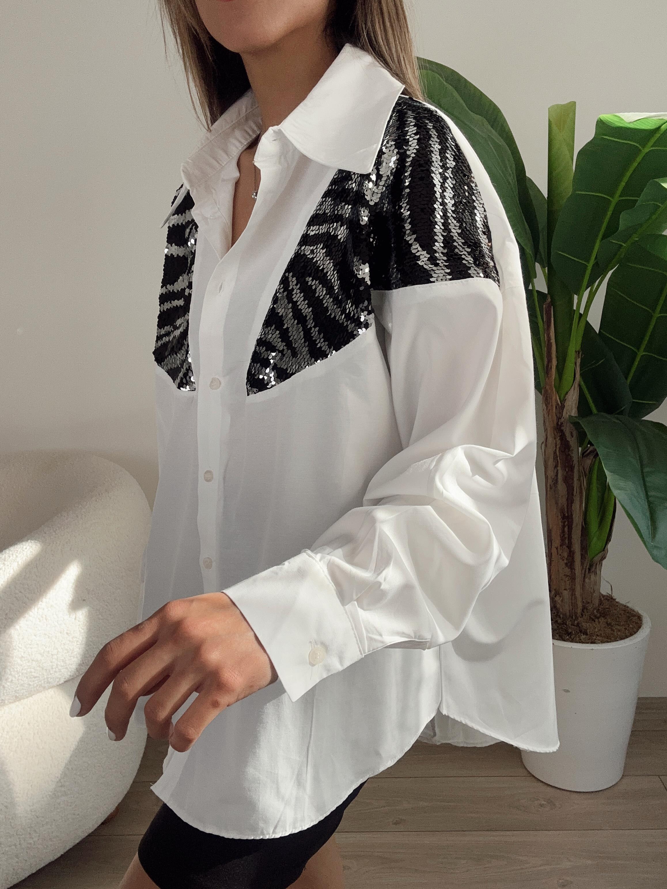 Payet Detaylı Ekru Gömlek