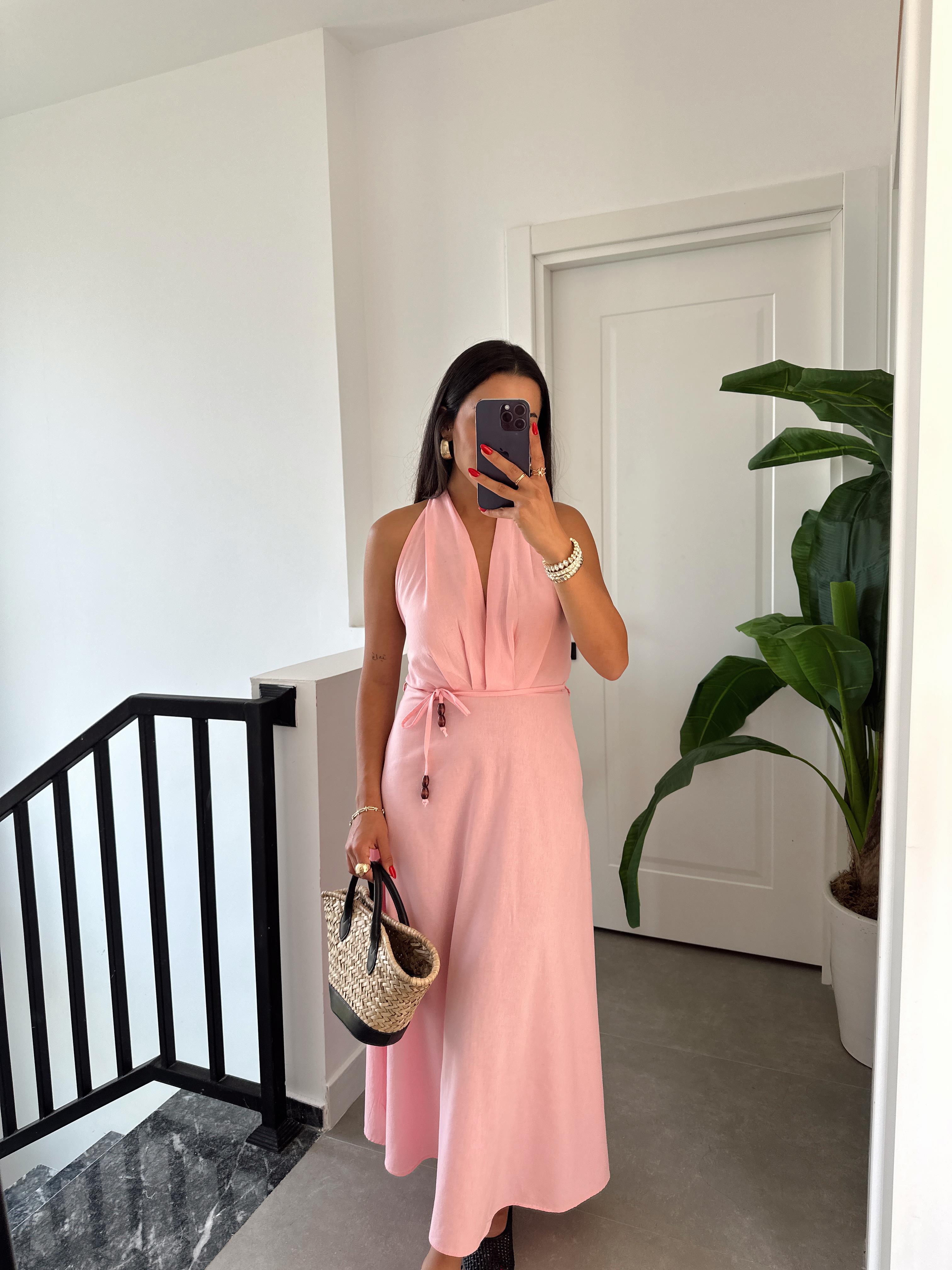 Pembe Boyundan Geçmeli Sırt Dekolteli Elbise