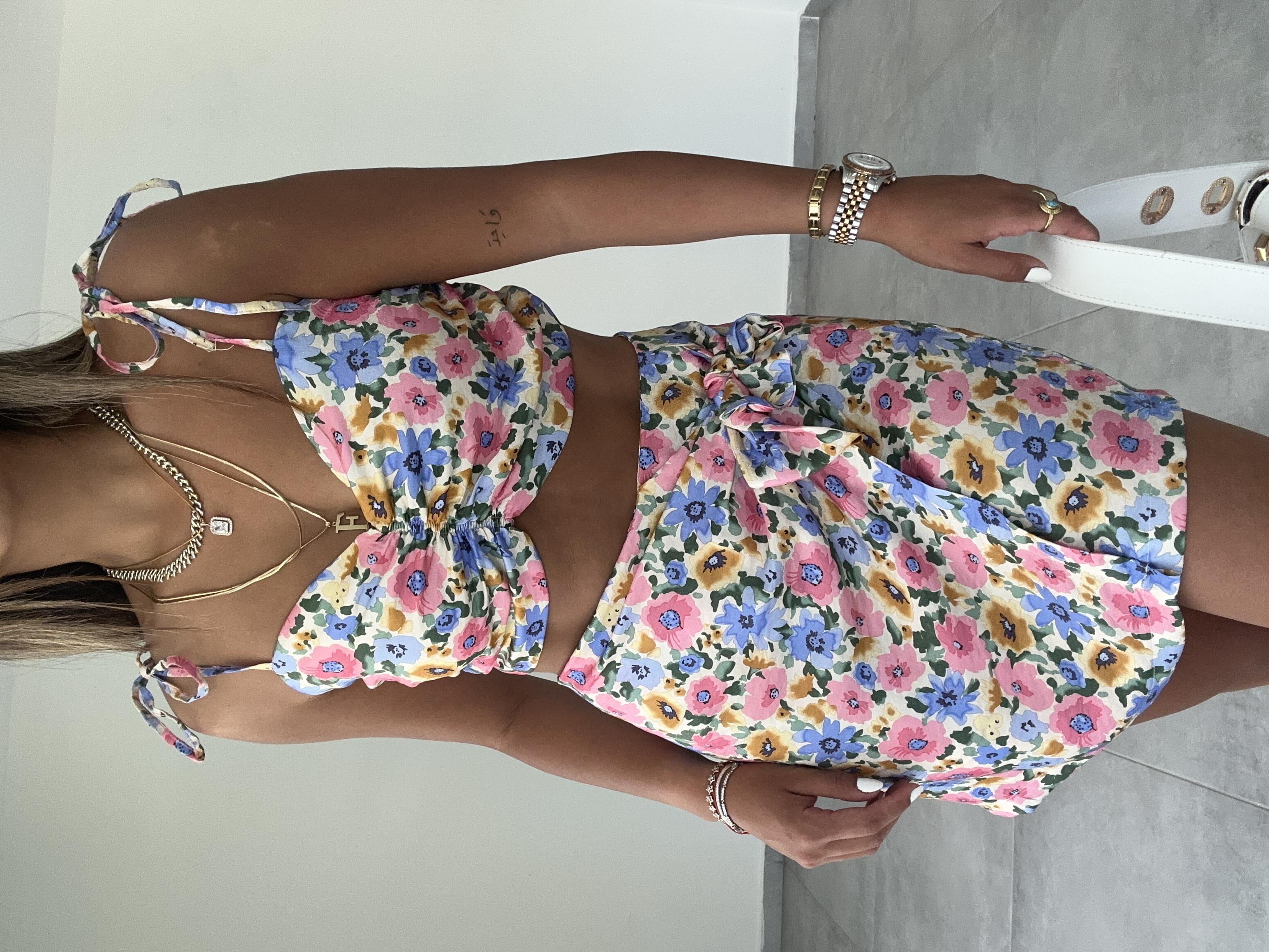 Pembe Çiçekli Askılı Crop Bluz