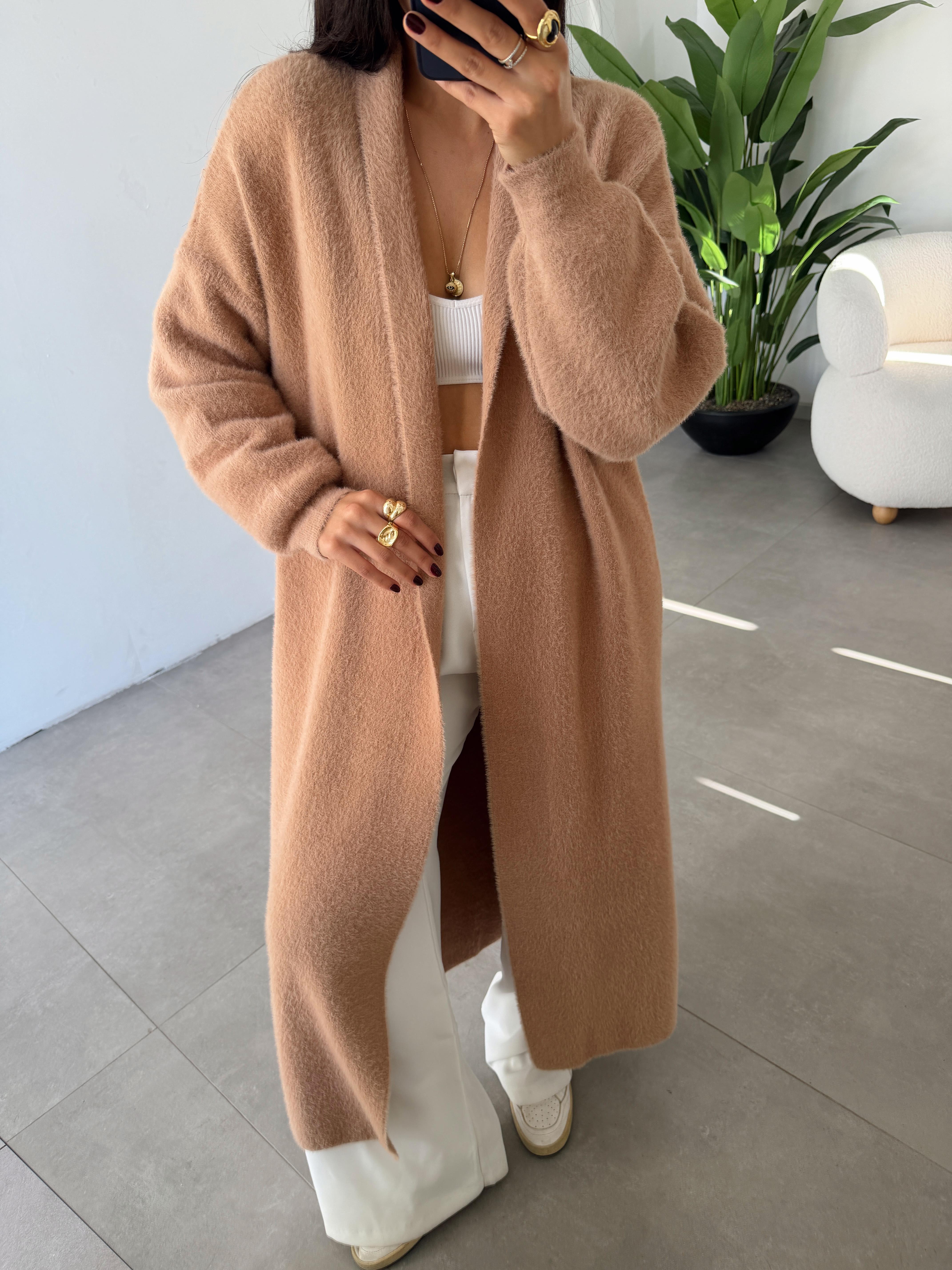 Sakallı Açık Vizon Uzun Kol Triko Hırka